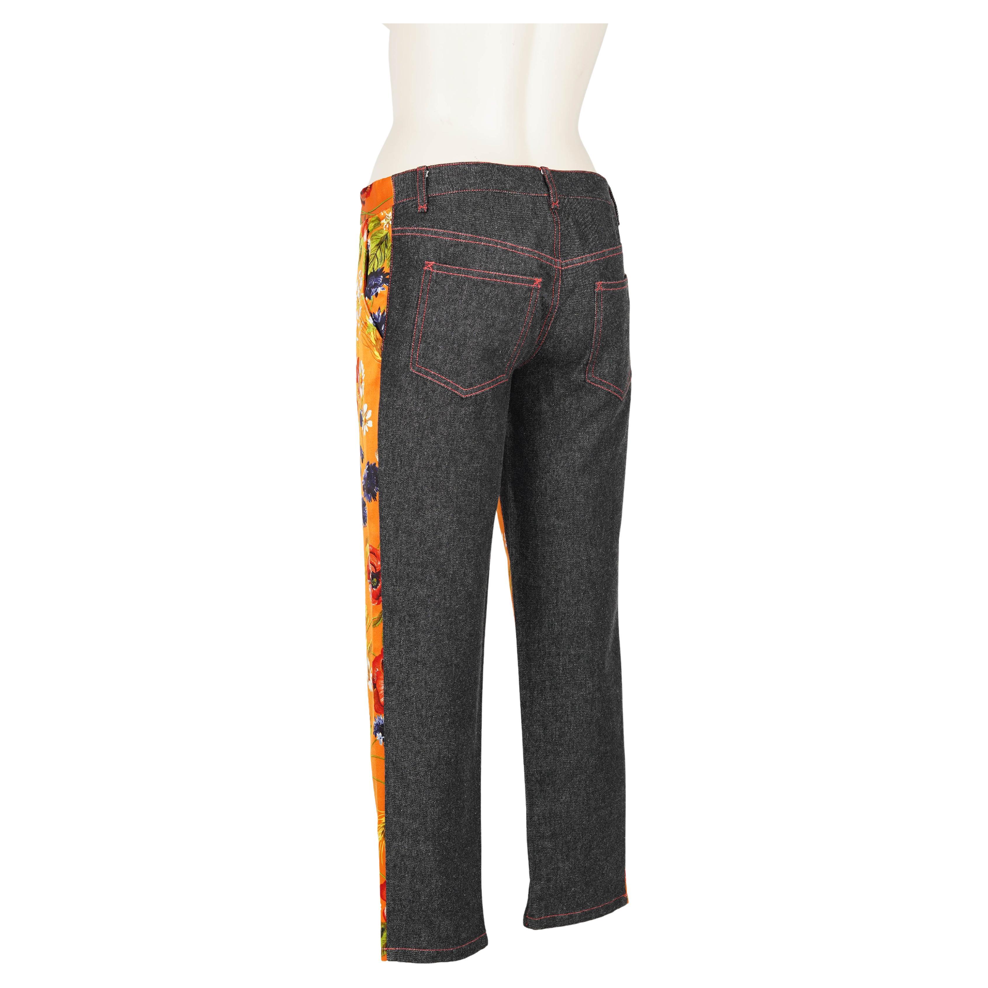Dolce & Gabbana A/I 1999 Pantaloni ibridi in seta e denim con stampa floreale IT 40 In condizioni buone in vendita a Berlin, DE