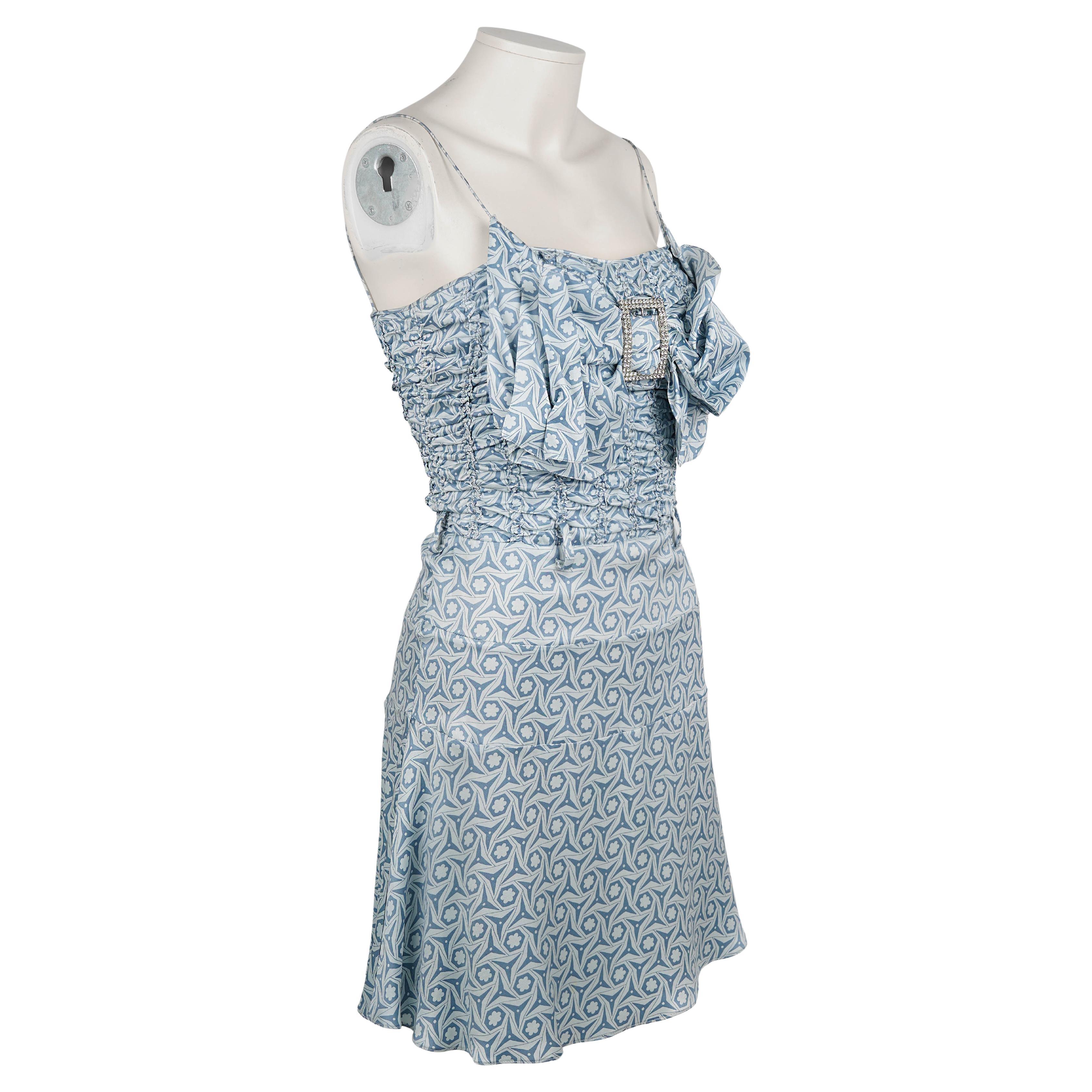 Raro e da collezione abito da cocktail in seta di John Galliano, dalla collezione della passerella Autunno/Inverno 2010. Questo pezzo squisito presenta l'inconfondibile stampa floreale a vortice vista in passerella ed è realizzato interamente in