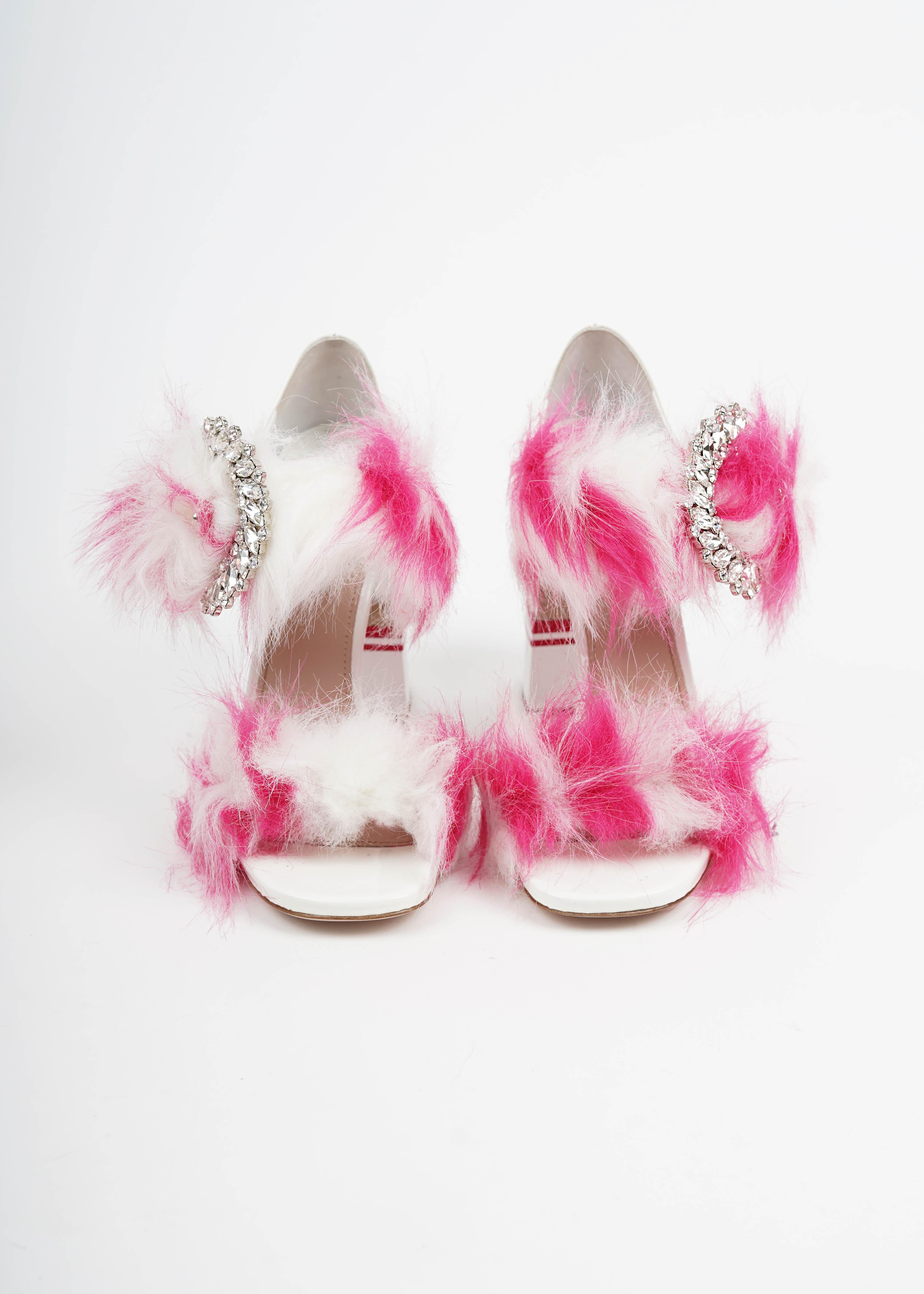 Miu Miu Herbst/Winter 2017 Rosa & Weiß Kunstpelz-Kristallabsatz-Sandalen - Größe 41 im Angebot 6