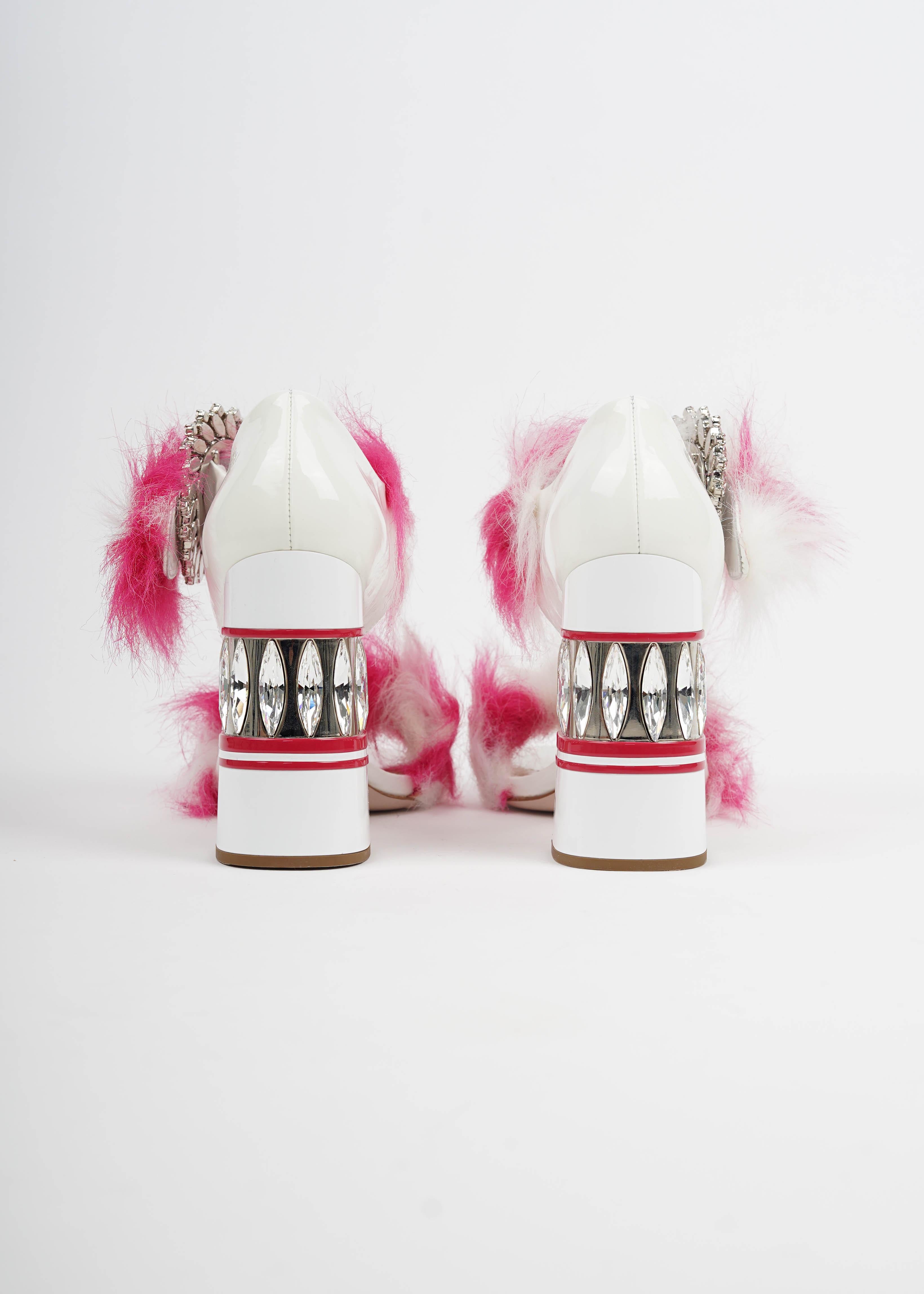 Miu Miu Herbst/Winter 2017 Rosa & Weiß Kunstpelz-Kristallabsatz-Sandalen - Größe 41 im Angebot 8