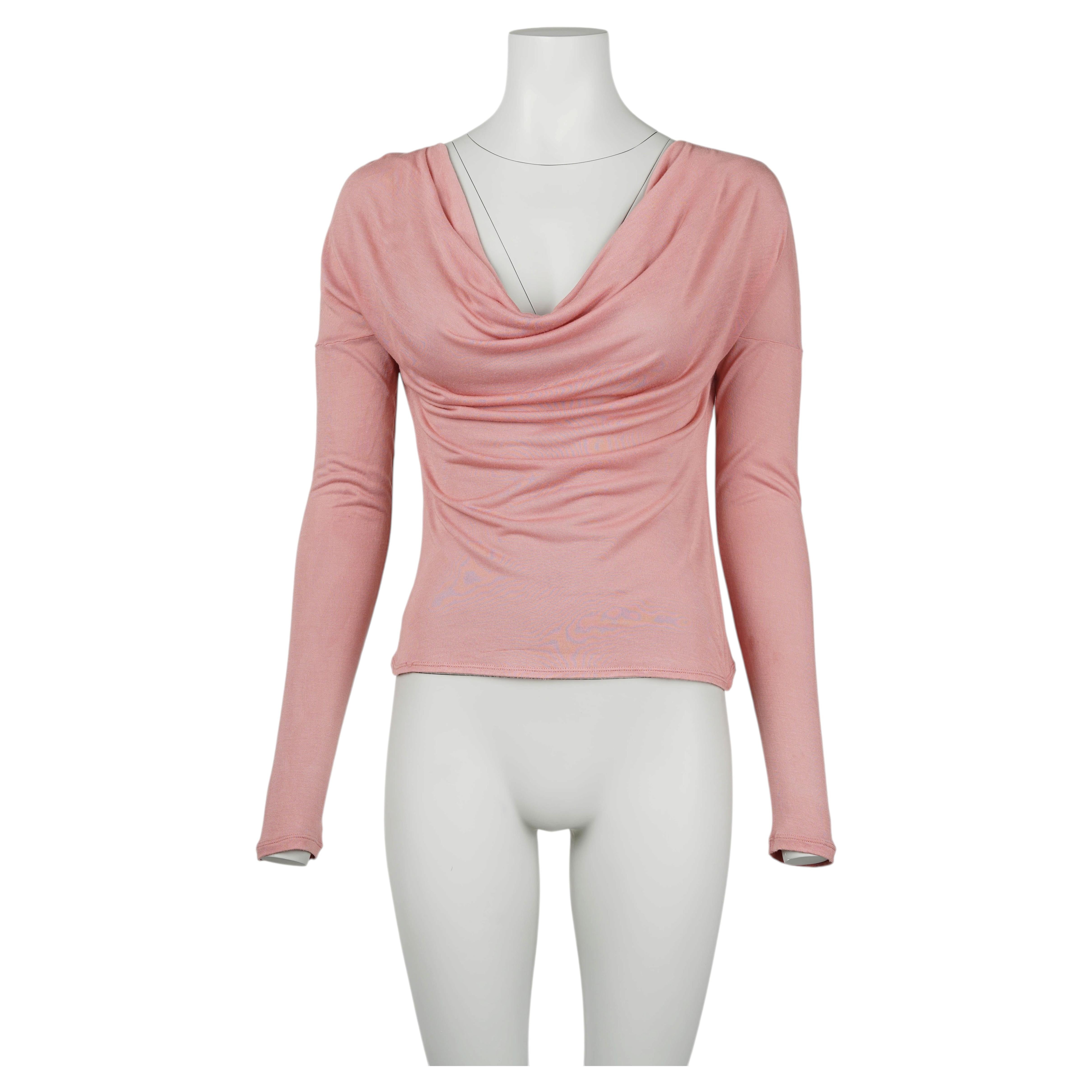 Gucci par Tom Ford, collection printemps-été 2003 : haut rose en modal, à épaules dénudées et col bénitier, taille S