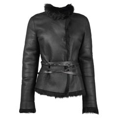 Gucci by Tom Ford F/W 2002 Schwarzer Shearling-Mantel mit Gürtel aus Leder und Pelz IT38