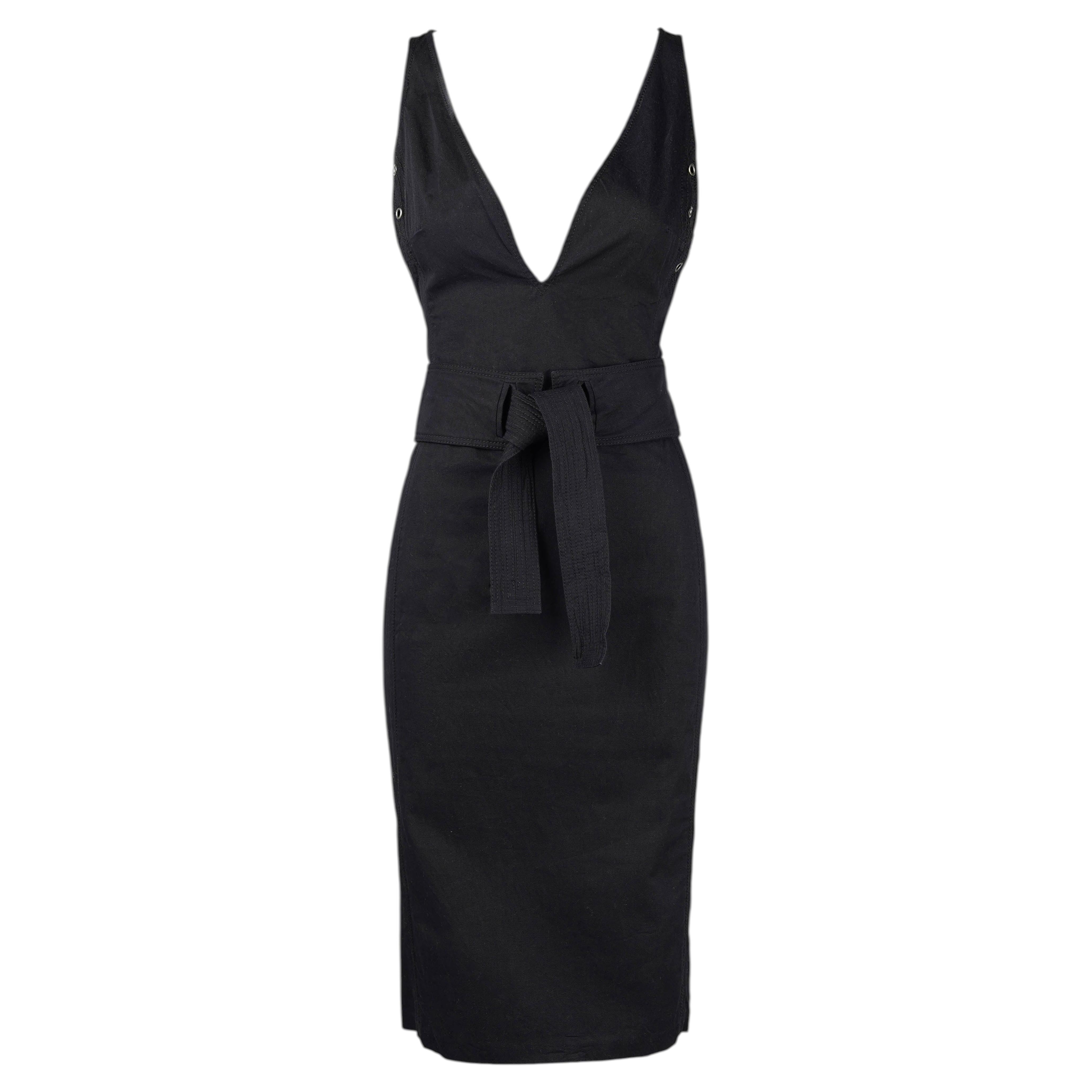 Gucci par Tom Ford, collection printemps-été 2003, robe noire en coton à décolleté plongeant et ceinture, référence IT44