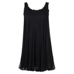 Gucci by Tom Ford Autunno 2001 Sfilata: miniabito nero in seta plissettata IT42