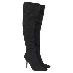 Gucci by Tom Ford Herbst/Winter 1999 – Laufsteg und Kampagne: Schwarze Overknee-Stiefel aus Textil