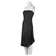 Gucci by Tom Ford Frühjahr/Sommer 2003 Laufsteg – Schwarzes, trägerloses Midi-Kleid aus Seide, IT42