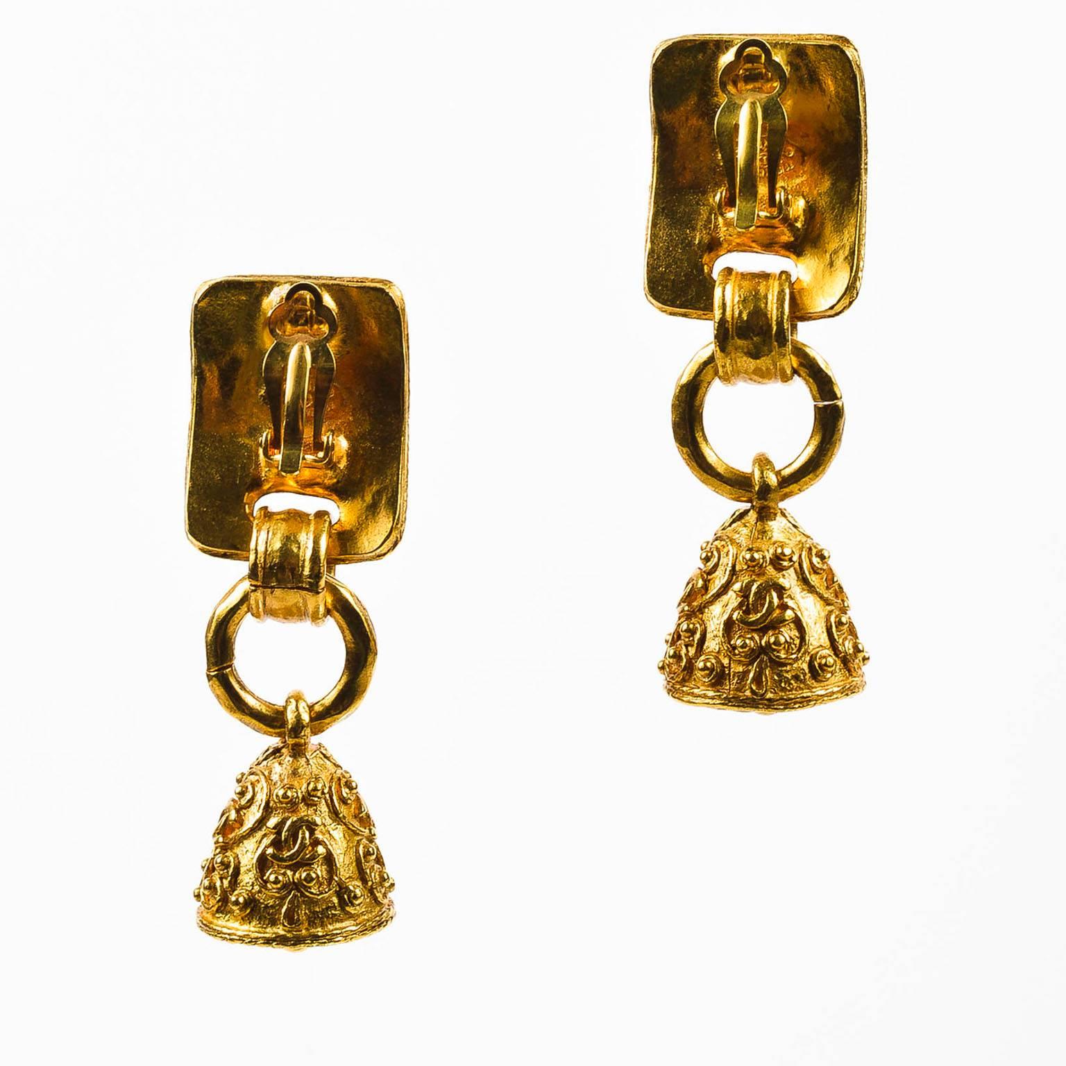 Vintage Chanel 94A Gold Tone Beaded Texture 'CC' Logo Bell Clip On Drop Earrings In Good Condition For Sale In Chicago, IL