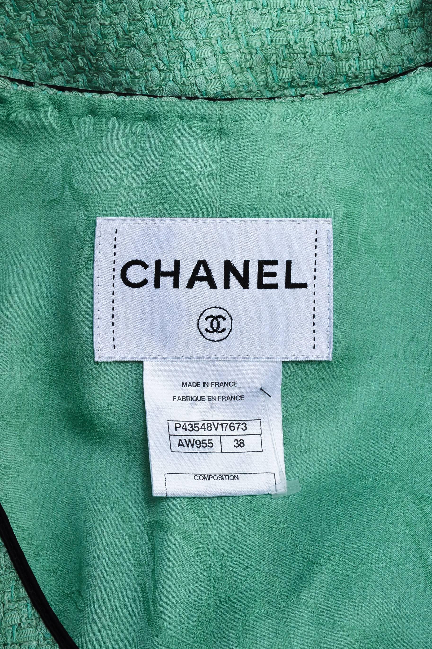 Chanel 12P Runway Mint Green Black Contrast Woven Knit Cropped Jacket SZ 38 In Good Condition For Sale In Chicago, IL