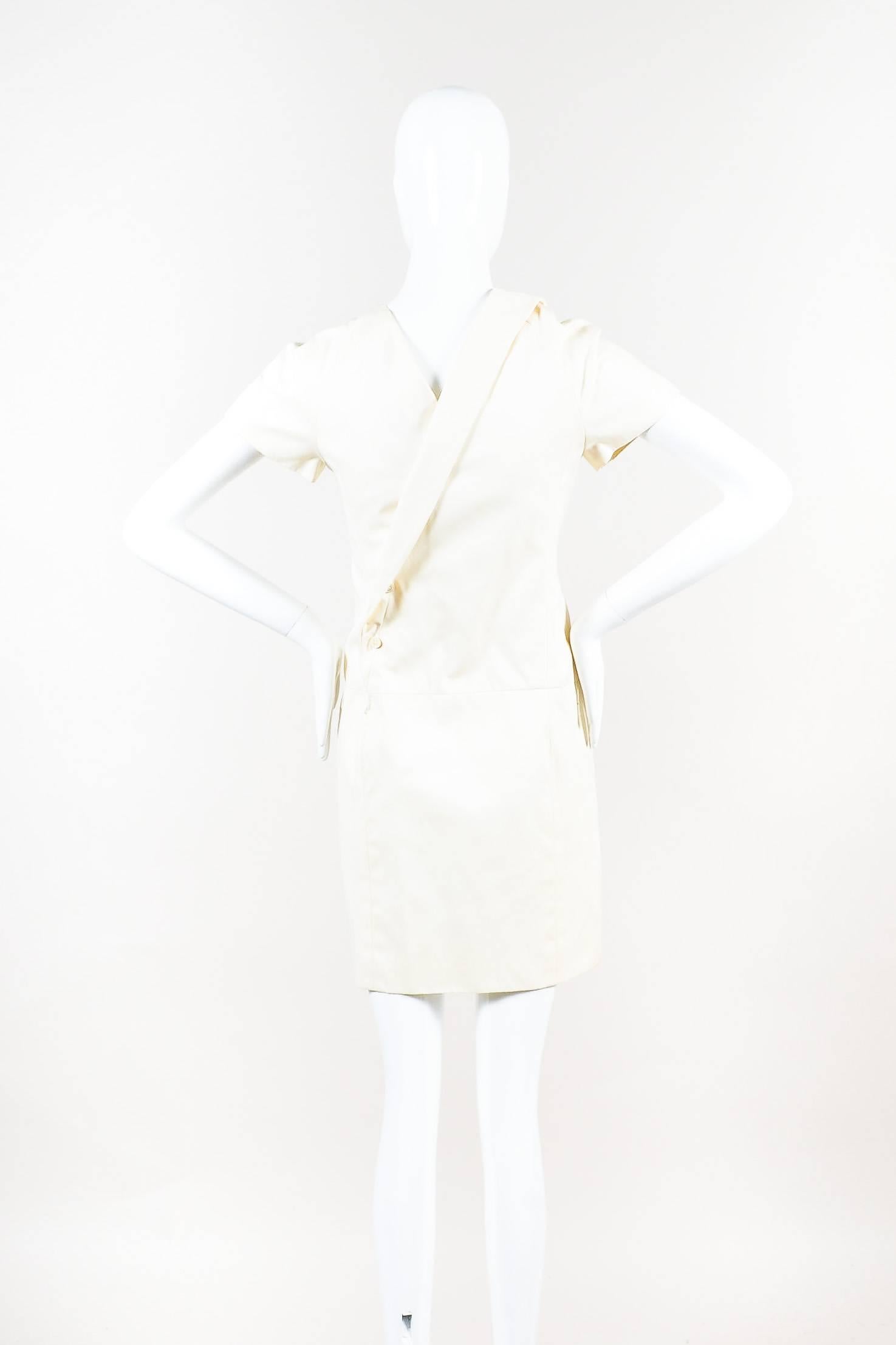 Vintage Chanel Cream Cotton Clover Button Short Sleeve Wrap Dress SZ 34 In Good Condition For Sale In Chicago, IL