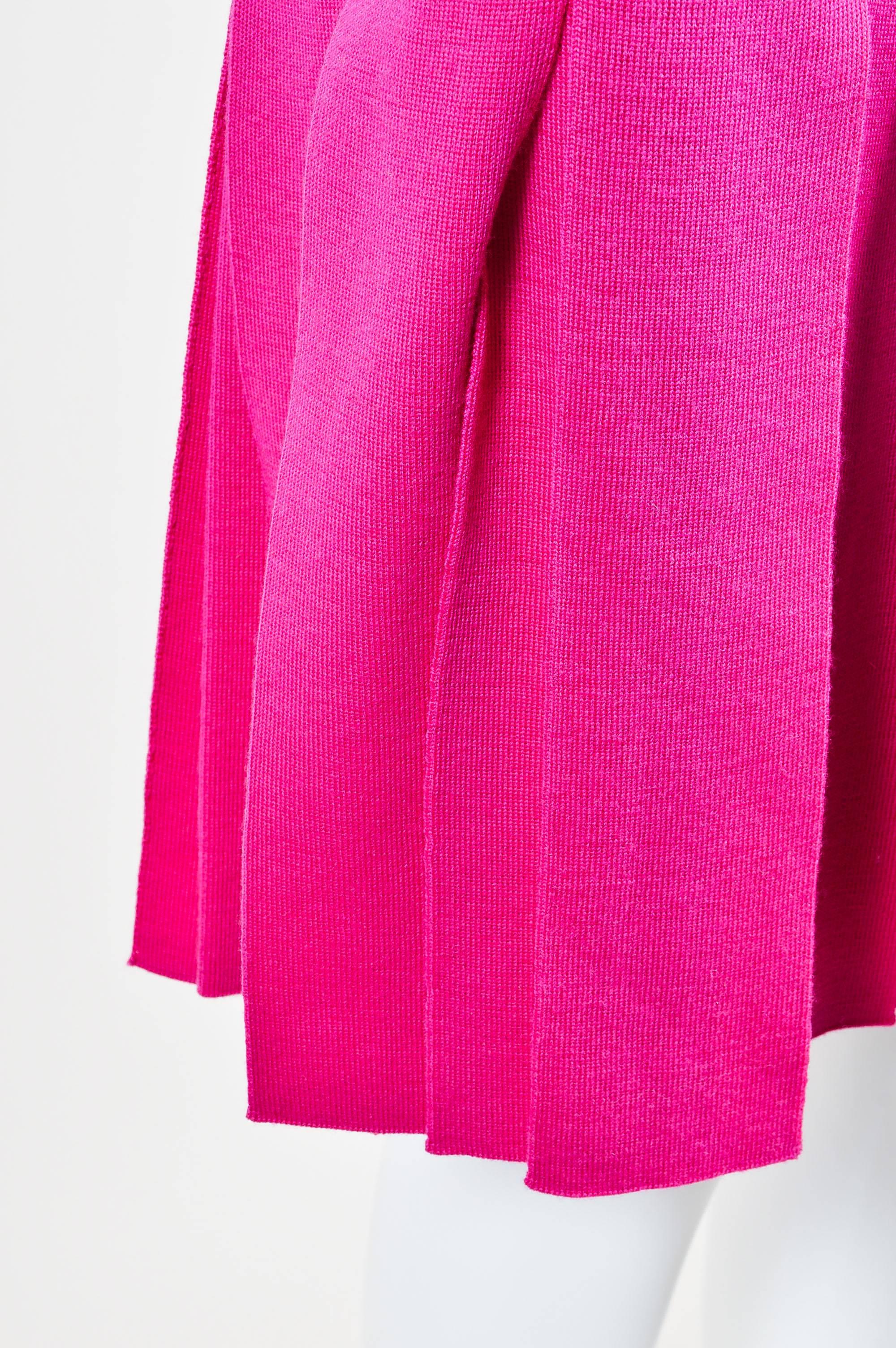 Vintage Chanel Boutique Magenta Pink Wool Knit Pleated Knee Length Skirt SZ 40 For Sale 1