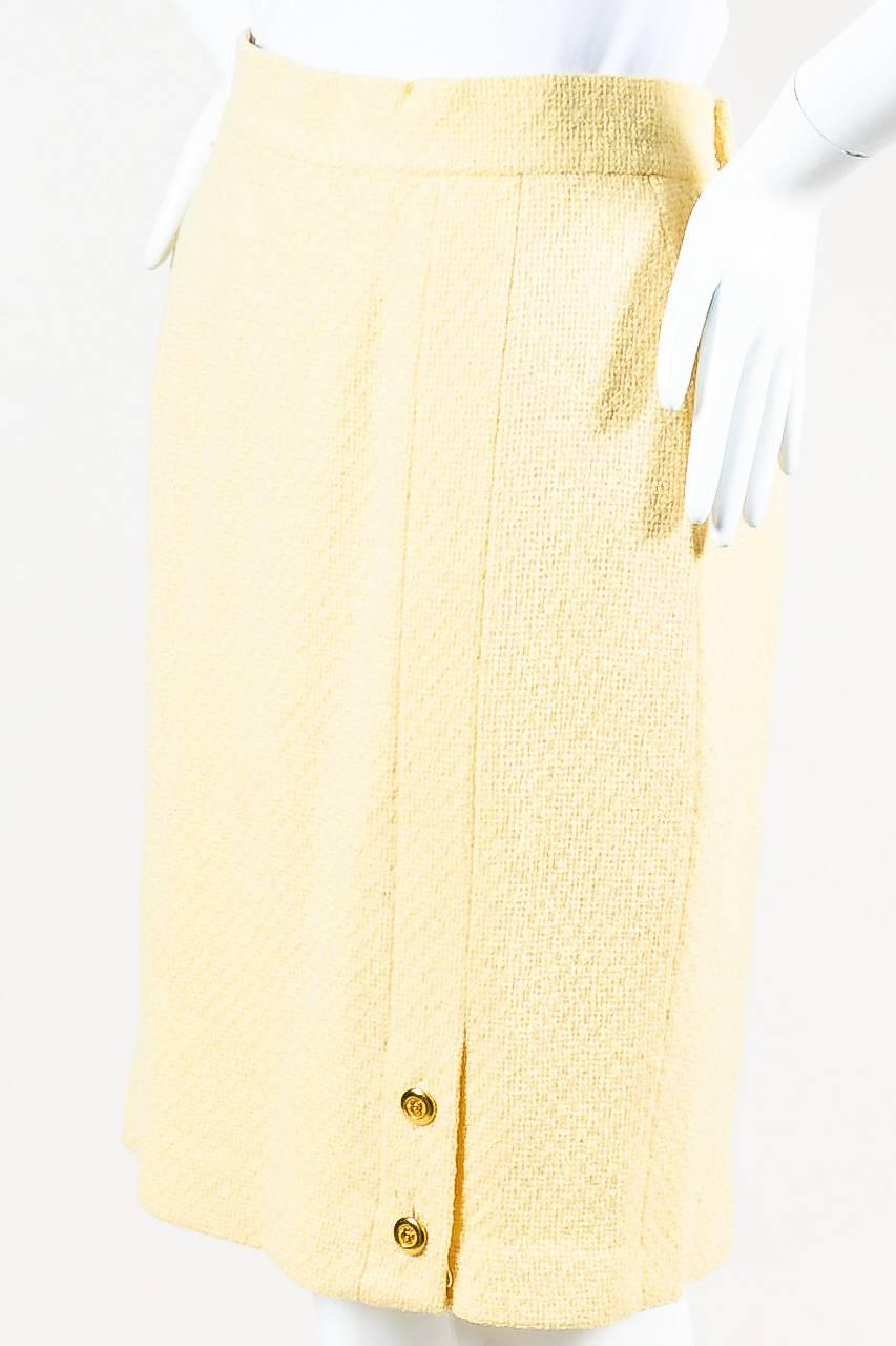 Vintage Chanel Boutique Yellow Boucle Offset 'CC' Button Detail Pencil Skirt In Good Condition For Sale In Chicago, IL