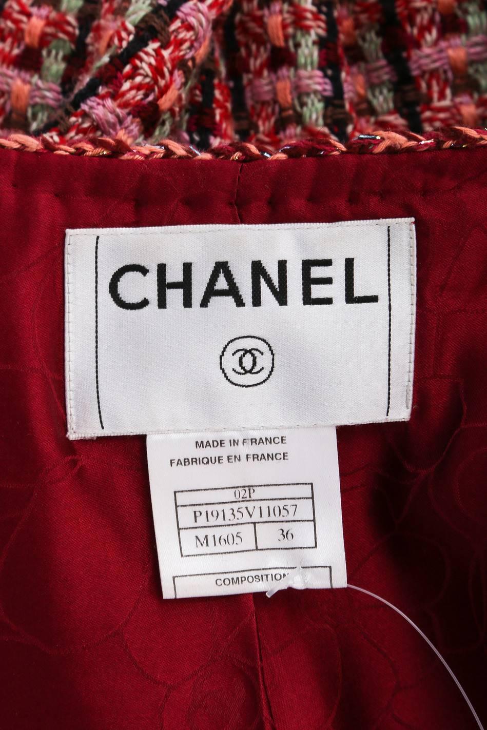 Chanel 02P Red Pink Cotton Wool Tweed Collarless 'CC' Button Jacket SZ 36 In Good Condition For Sale In Chicago, IL