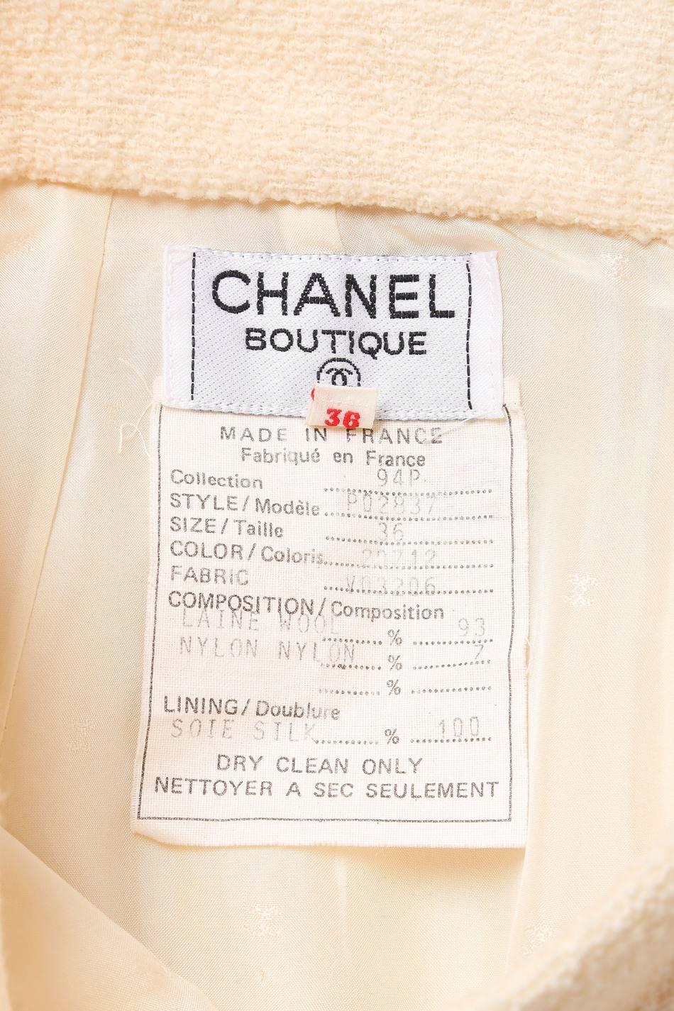 Vintage Chanel 94P Cream Wool Tweed 'CC' Button Skirt Suit SZ 36 For Sale 2