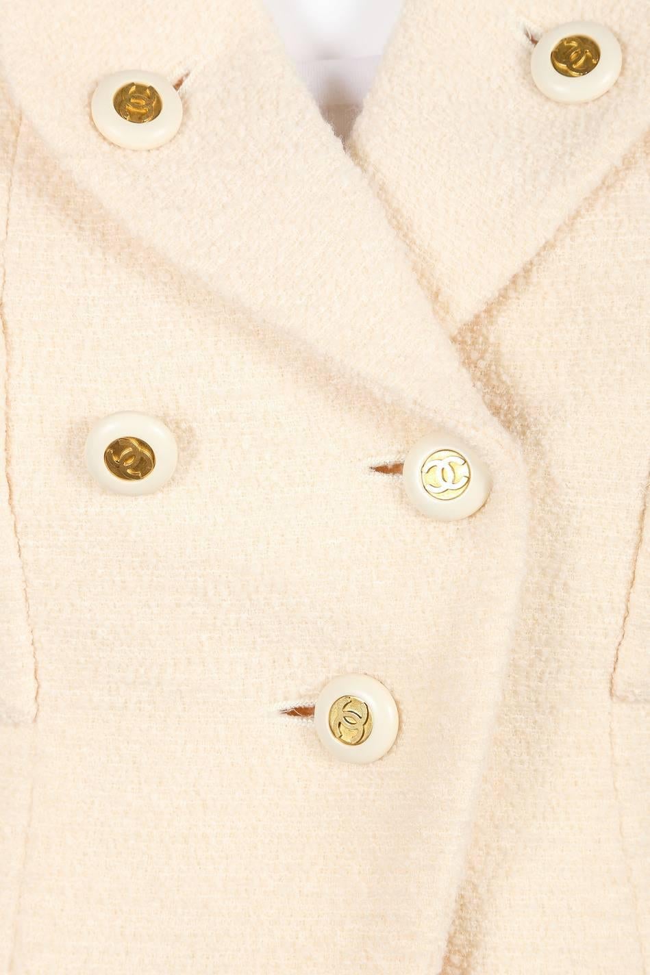 Women's Vintage Chanel 94P Cream Wool Tweed 'CC' Button Skirt Suit SZ 36 For Sale