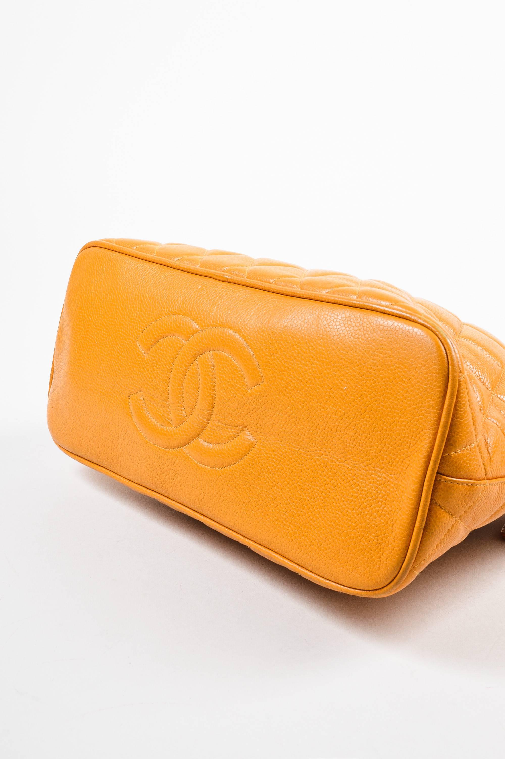 Vintage Chanel Orange Quilted Caviar Leather Quilted Shoulder Bag In Good Condition For Sale In Chicago, IL
