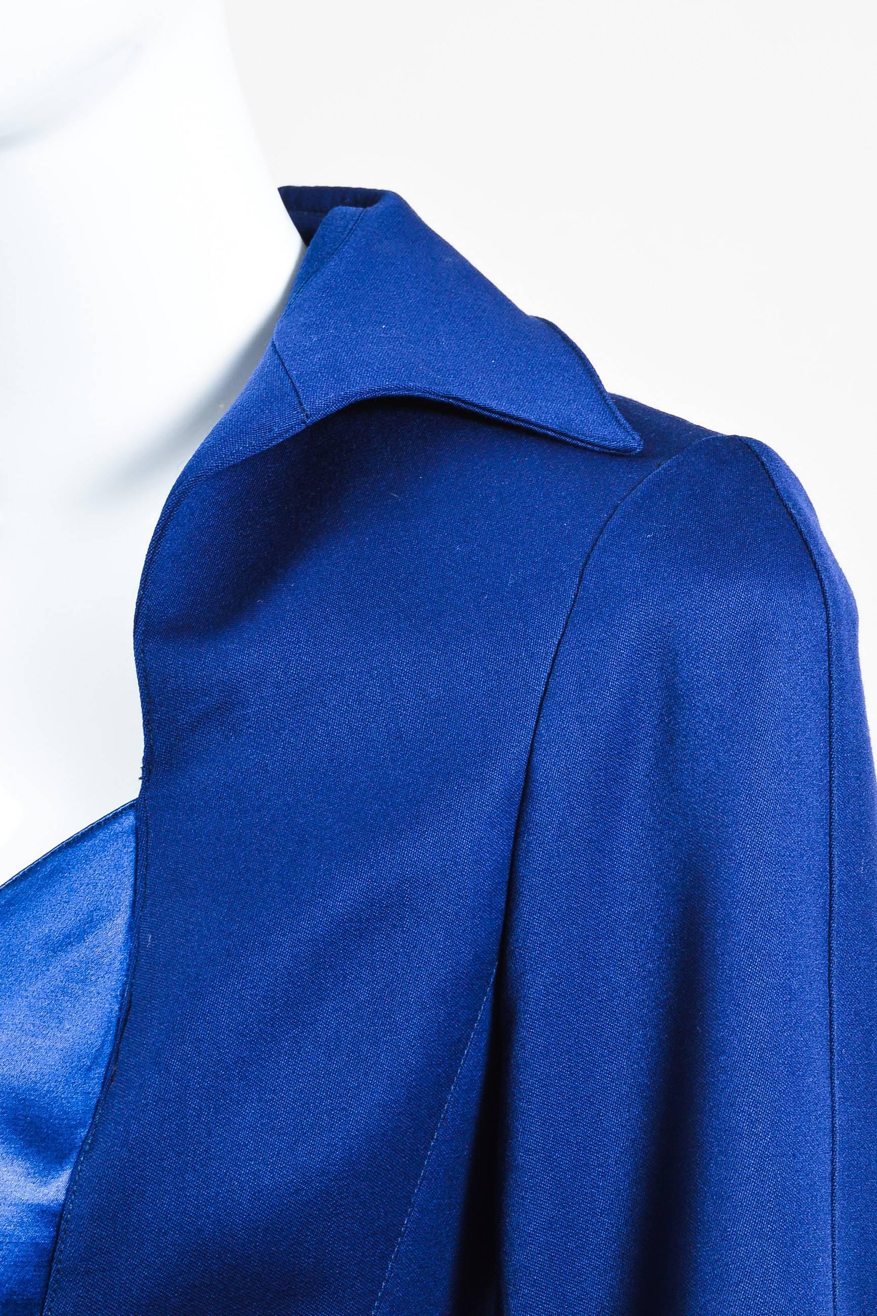 Vintage Thierry Mugler Blue Wool & Silk Blend Structured Peplum Blazer SZ 40 In Good Condition For Sale In Chicago, IL