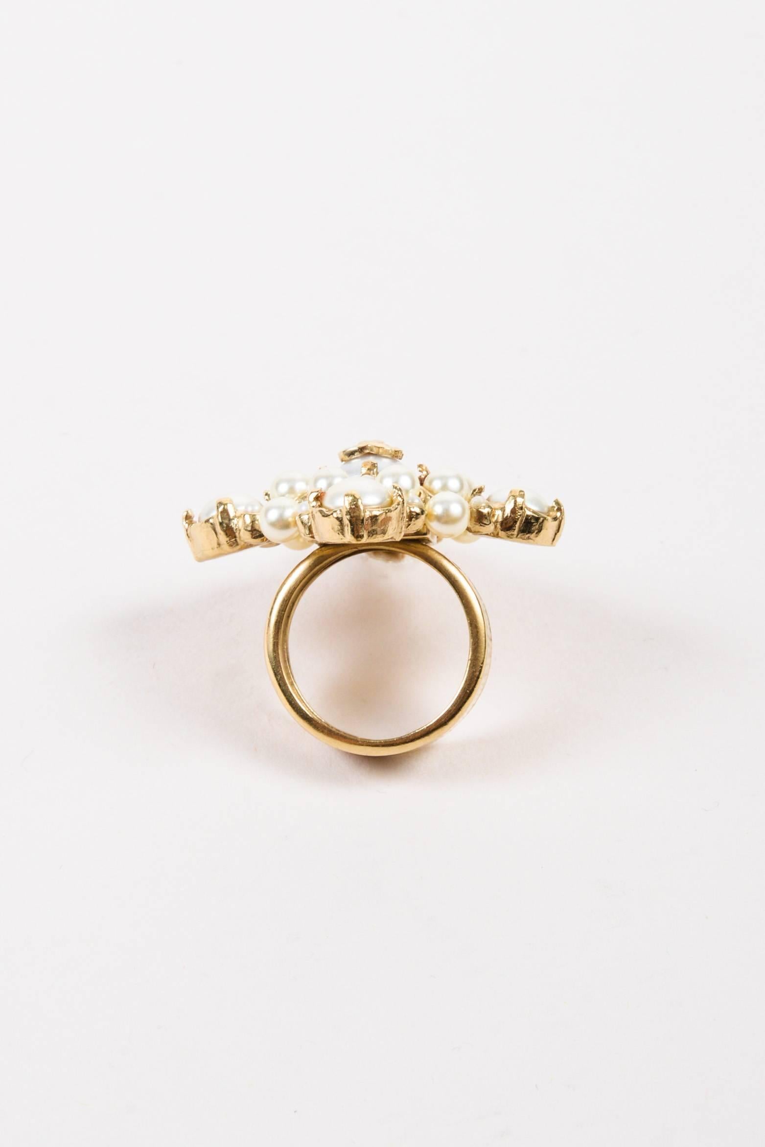 Women's Chanel 2014 Gold Tone Faux Pearl 'CC' Logo Diamond Shaped Cocktail Ring SZ 6 For Sale