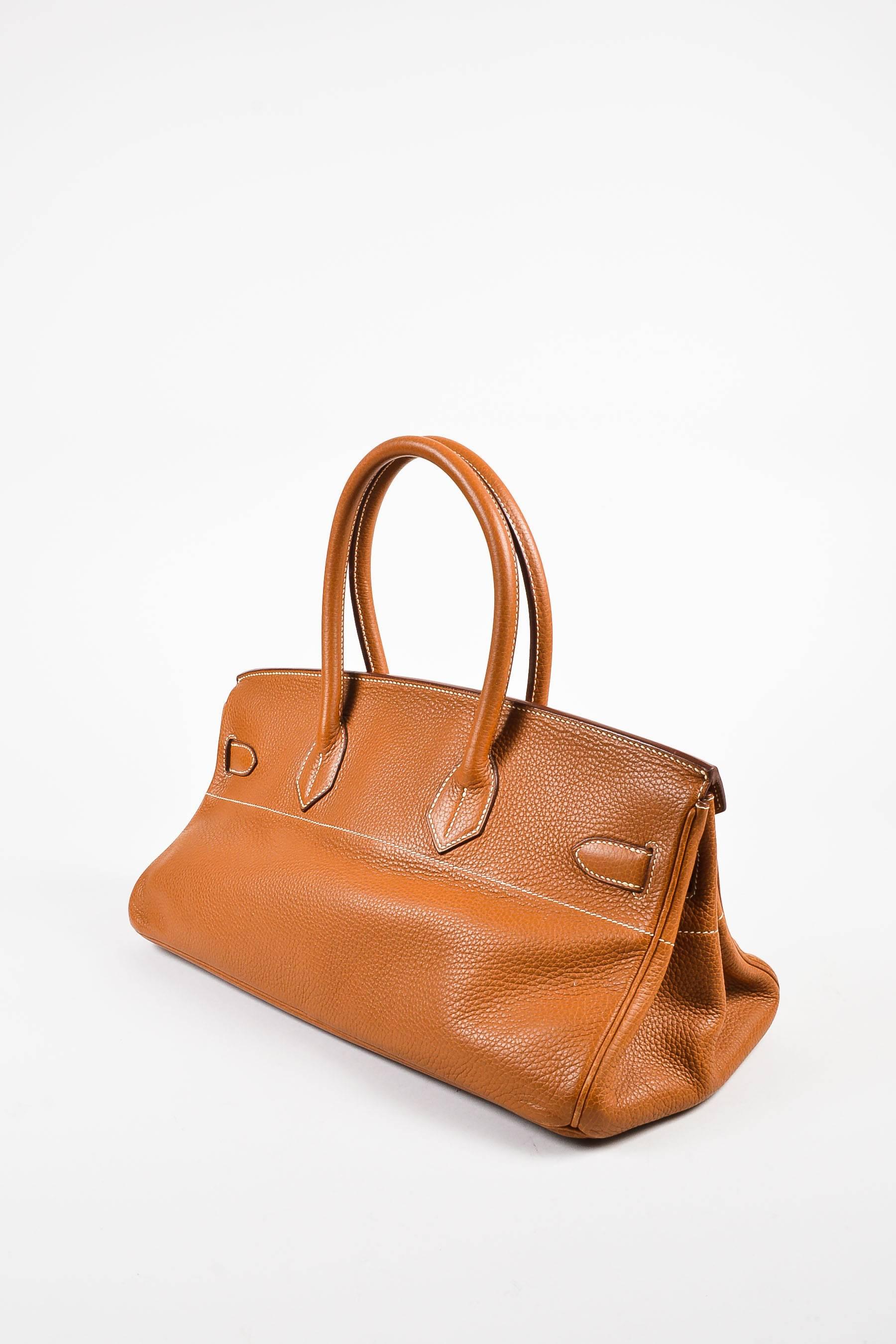 This highly coveted tote is the perfect bag to carry your everyday essentials in classic sophistication. The 