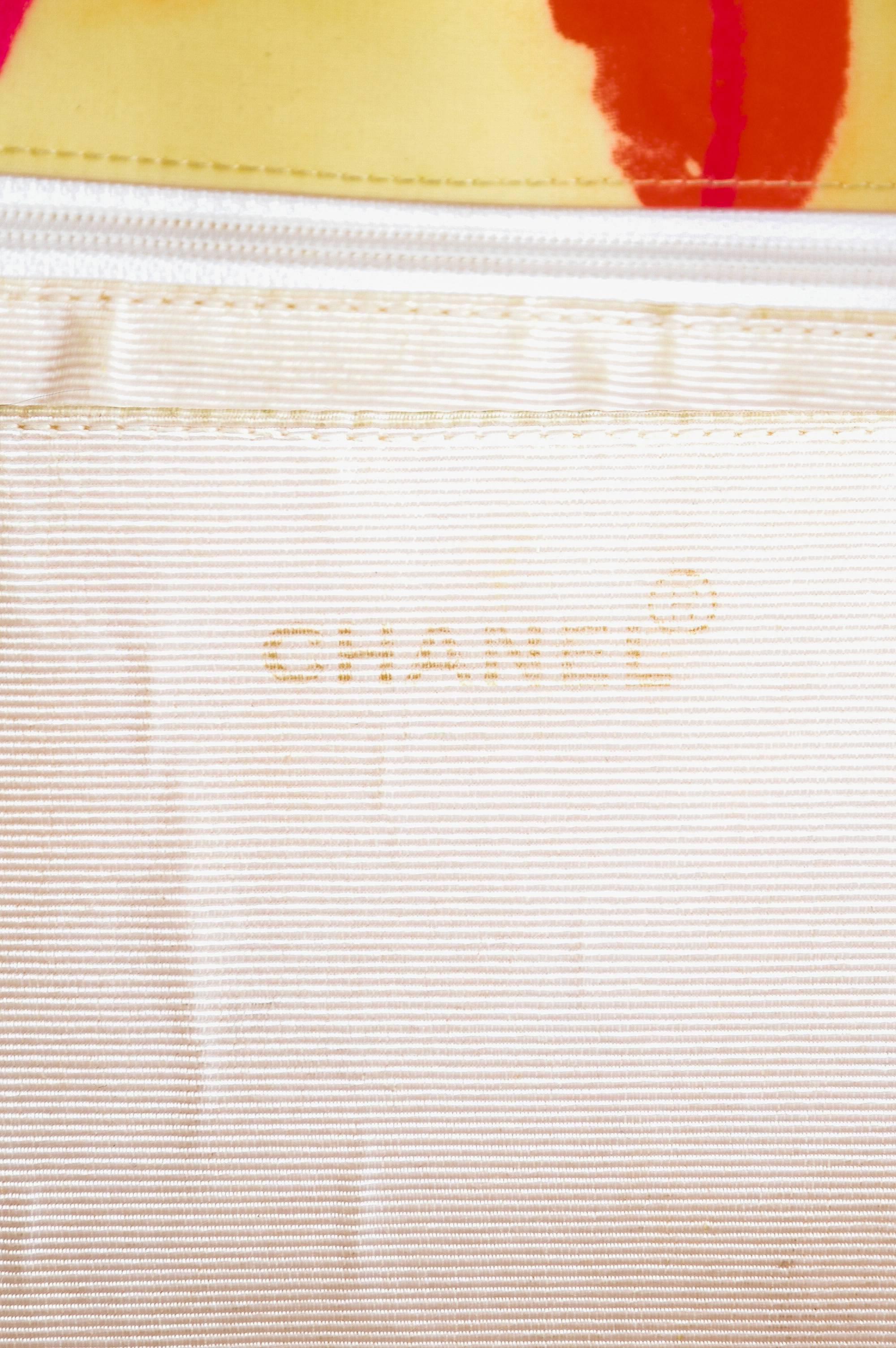 Vintage Chanel Cream Quilted Lip Print 'CC' Stitched Gold Hardware Chain Bag For Sale 3