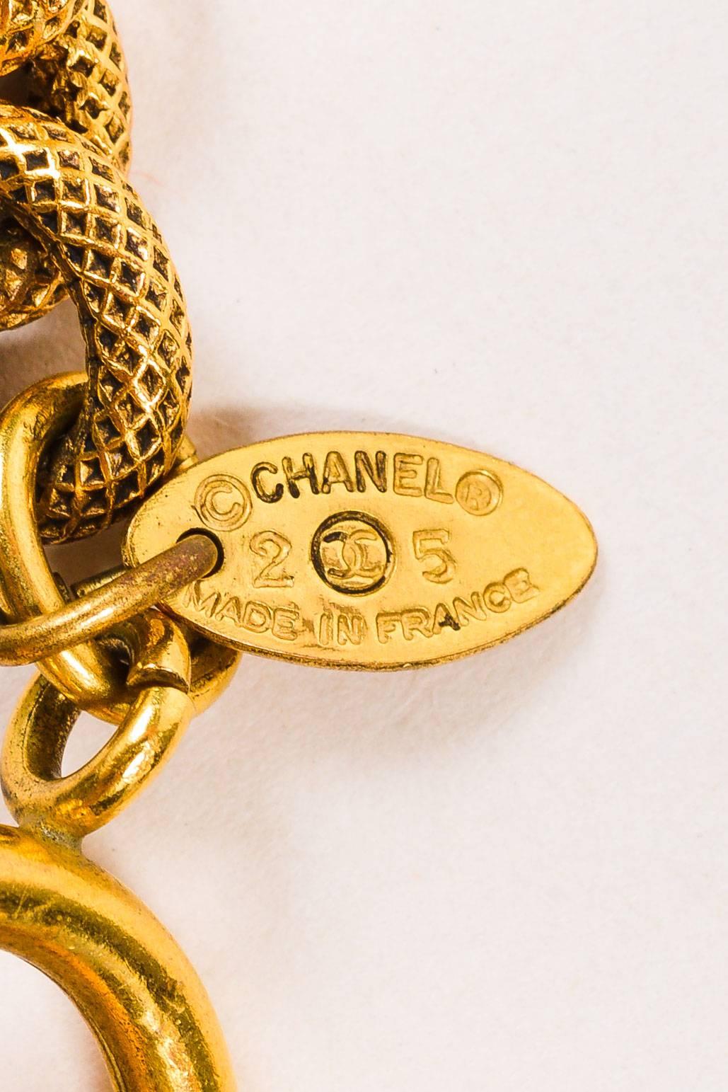 Vintage Chanel Gold Tone Etched Link Chain Magnifying Glass Pendant Necklace For Sale 2