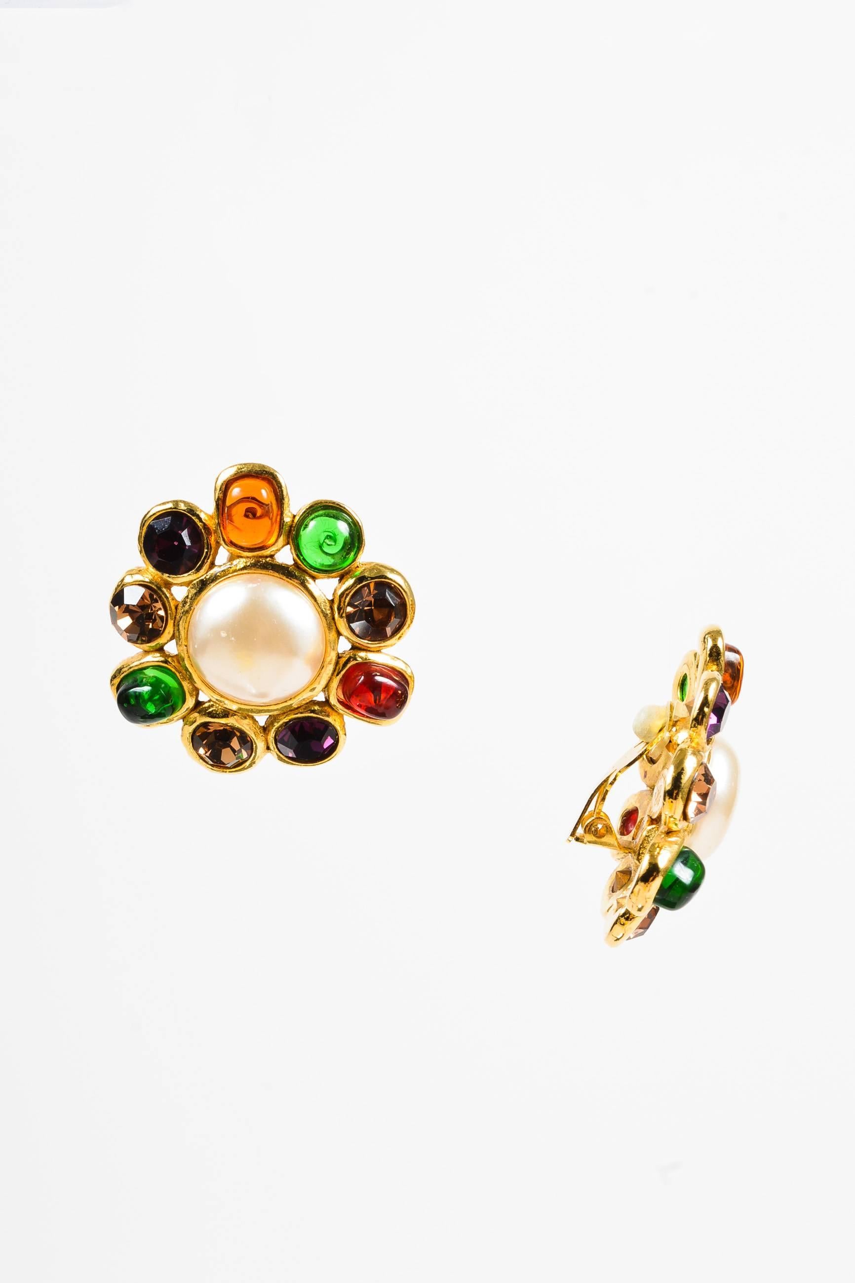 Vintage Chanel Gold Tone Faux Pearl Multicolor Griproix Clip On Earrings In Excellent Condition For Sale In Chicago, IL