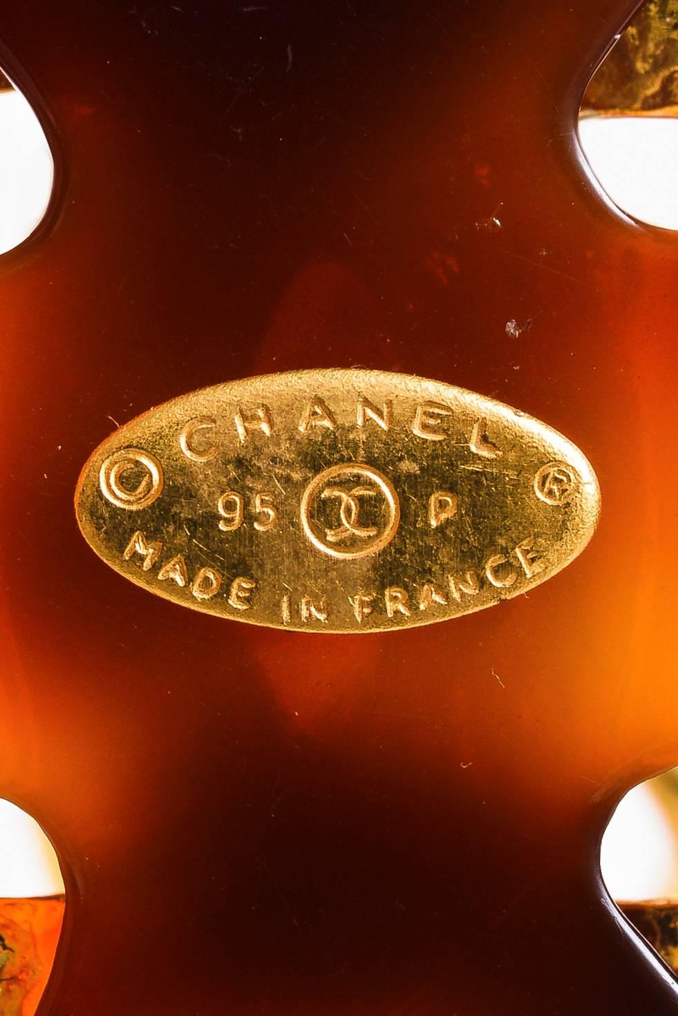 Chanel 95P Gold Tone Chain Link Tortoise Shell Clover 'CC' Pendant Necklace For Sale 1