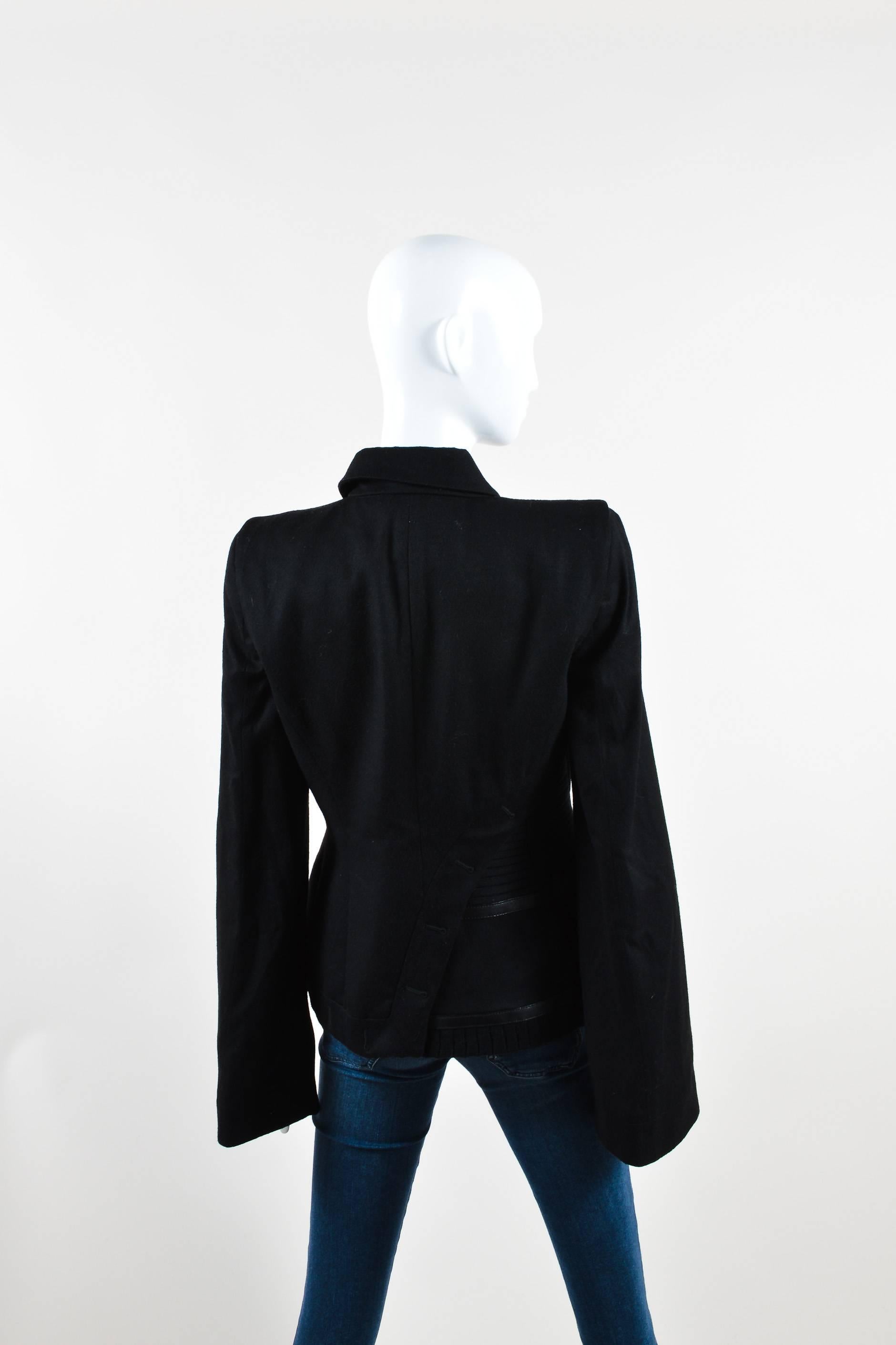 Alexander McQueen Black Wool Cashmere Blend Leather Trim Ribbed Jacket Size 42 In Good Condition For Sale In Chicago, IL