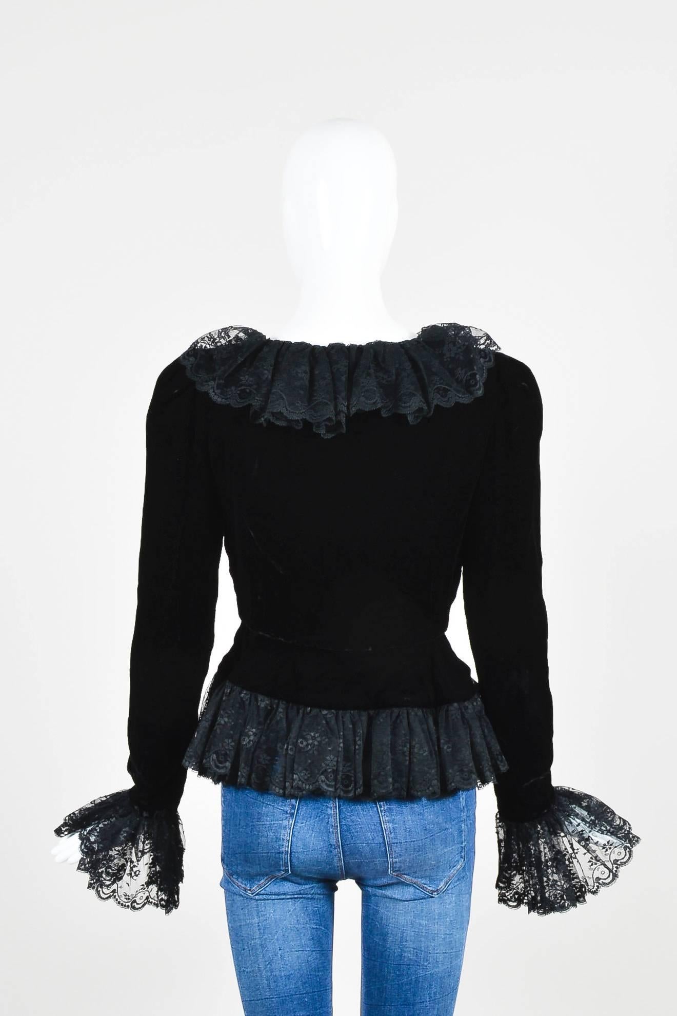 Vintage Oscar de la Renta Black Velvet & Ruffled Lace LS Blouse Jacket Size 6 In Good Condition For Sale In Chicago, IL