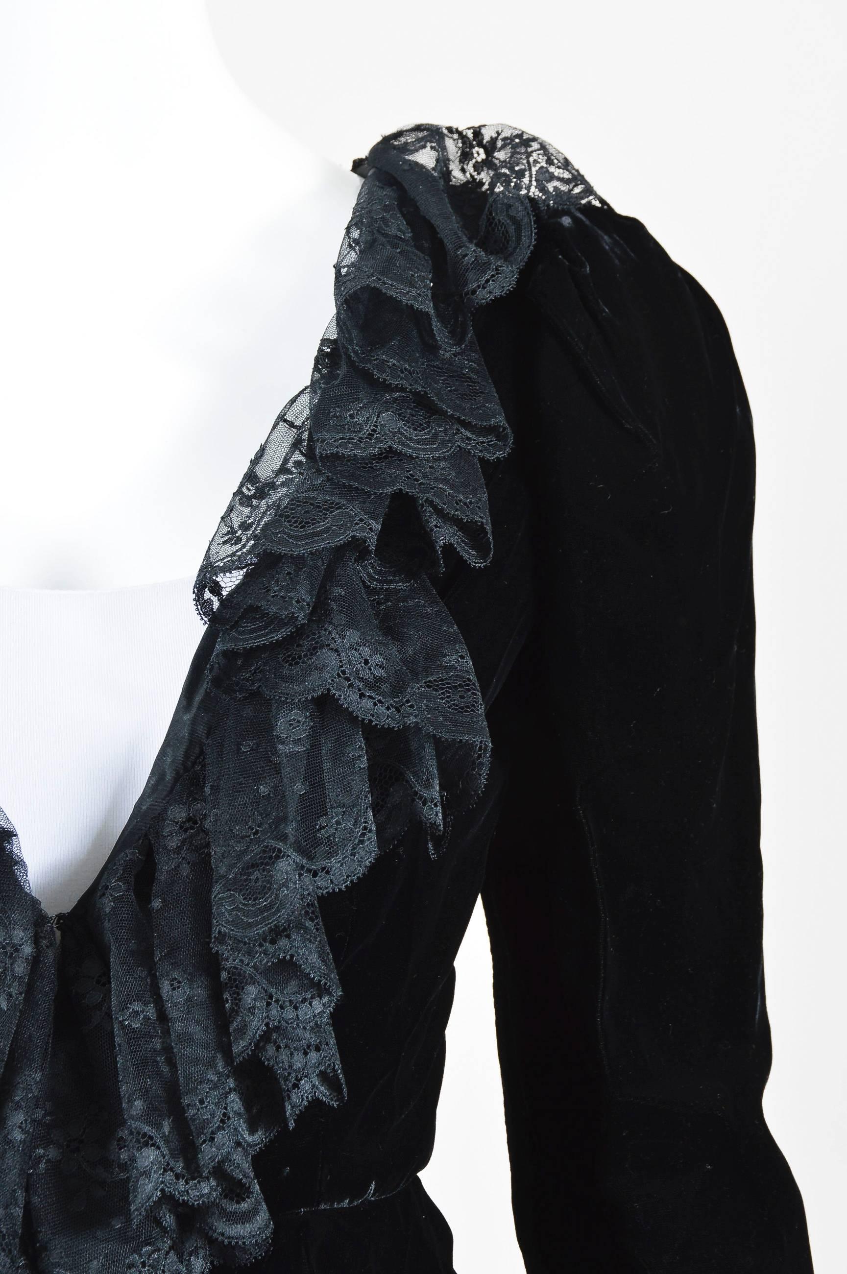 Women's Vintage Oscar de la Renta Black Velvet & Ruffled Lace LS Blouse Jacket Size 6 For Sale