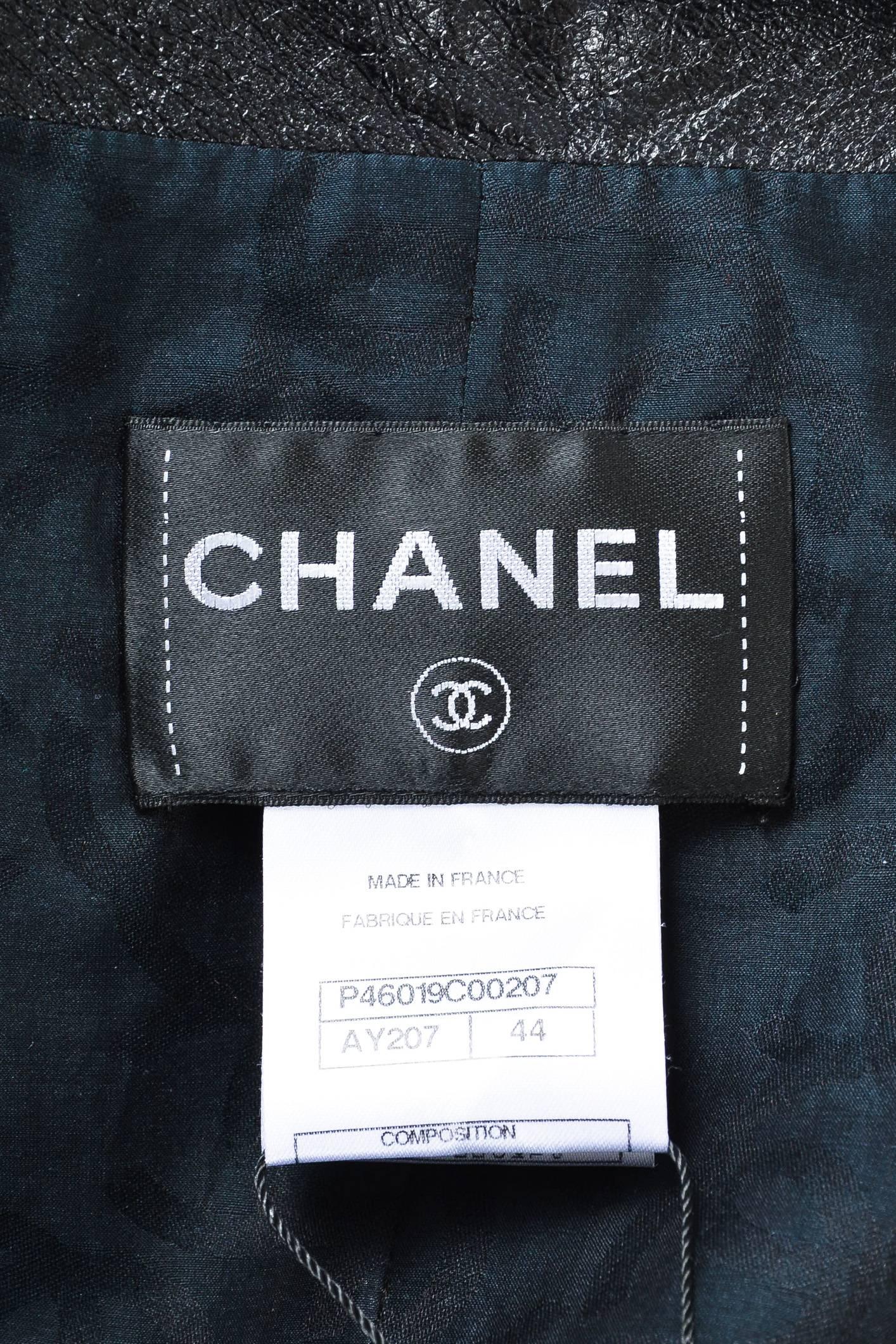Chanel Black Leather Pearl 'CC' Buttons Cropped 3 Quarter Sleeve Jacket Size 44 In Excellent Condition For Sale In Chicago, IL