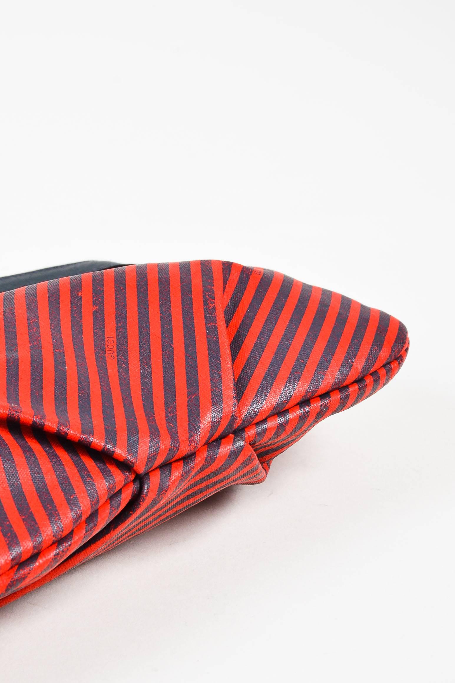 Vintage Gucci Red Navy Coated Canvas Leather Striped Zippered Pouch In Good Condition For Sale In Chicago, IL