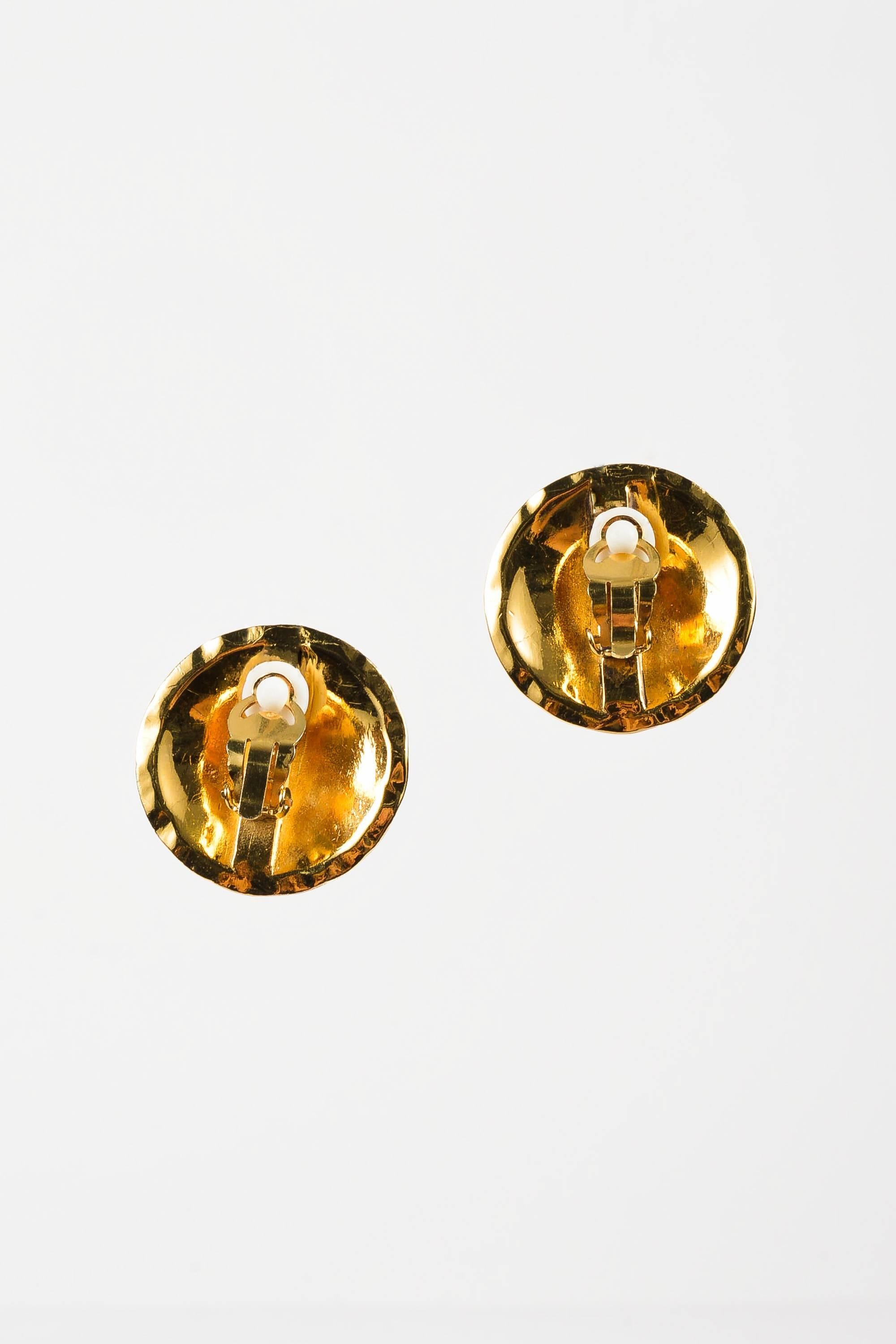 Instantly recognizable vintage gold-tone metal round earrings in large, statement size. Engraving in the pattern of their signature diamond-quilting. Raised 'CC' interlocking logo at center. Clip on hinge closure with lobe pad.

Measurements: