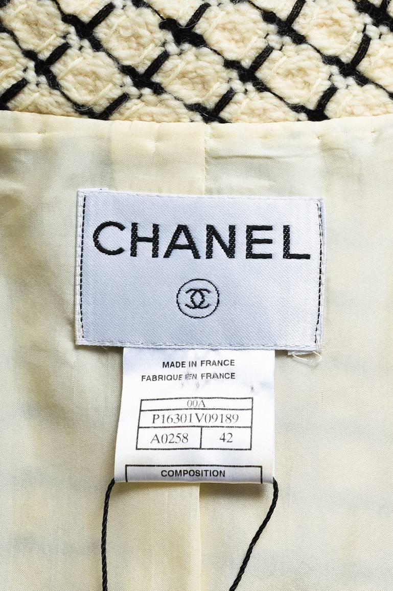 Chanel Cream Black Checker Plaid Knit Coat Size 42 In Good Condition For Sale In Chicago, IL