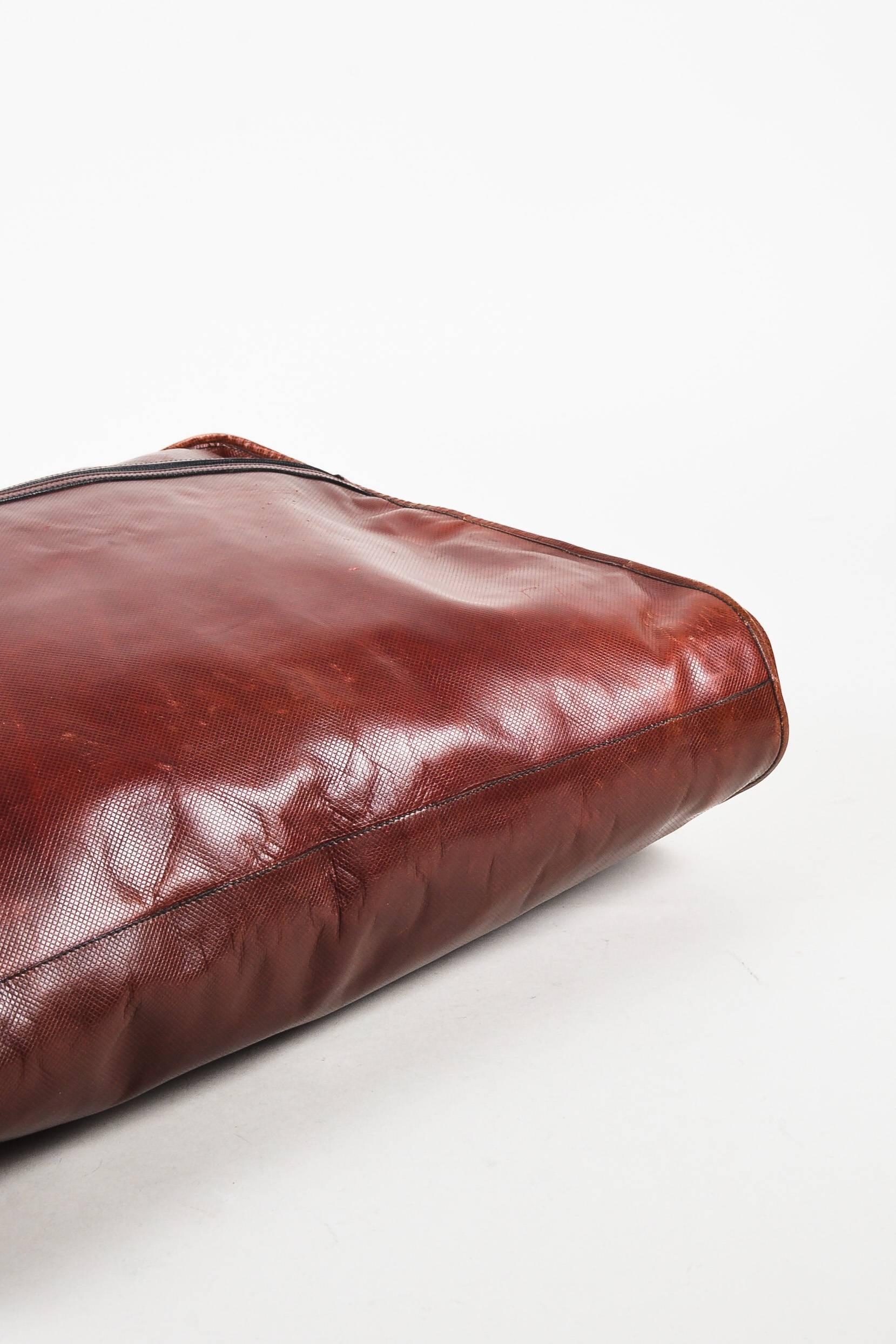 Vintage Bottega Veneta Reddish Brown Textured Leather GHW Folding Garment Bag In Good Condition For Sale In Chicago, IL