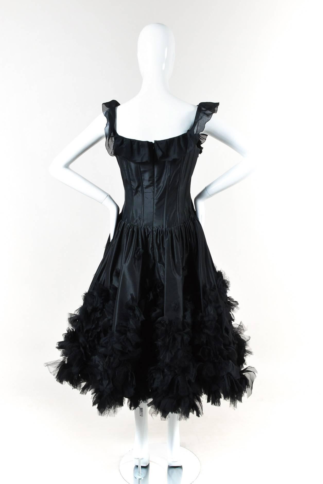 Oscar de la Renta Resort 07 Black Corset Ruffle Dress Size 8 In Good Condition For Sale In Chicago, IL
