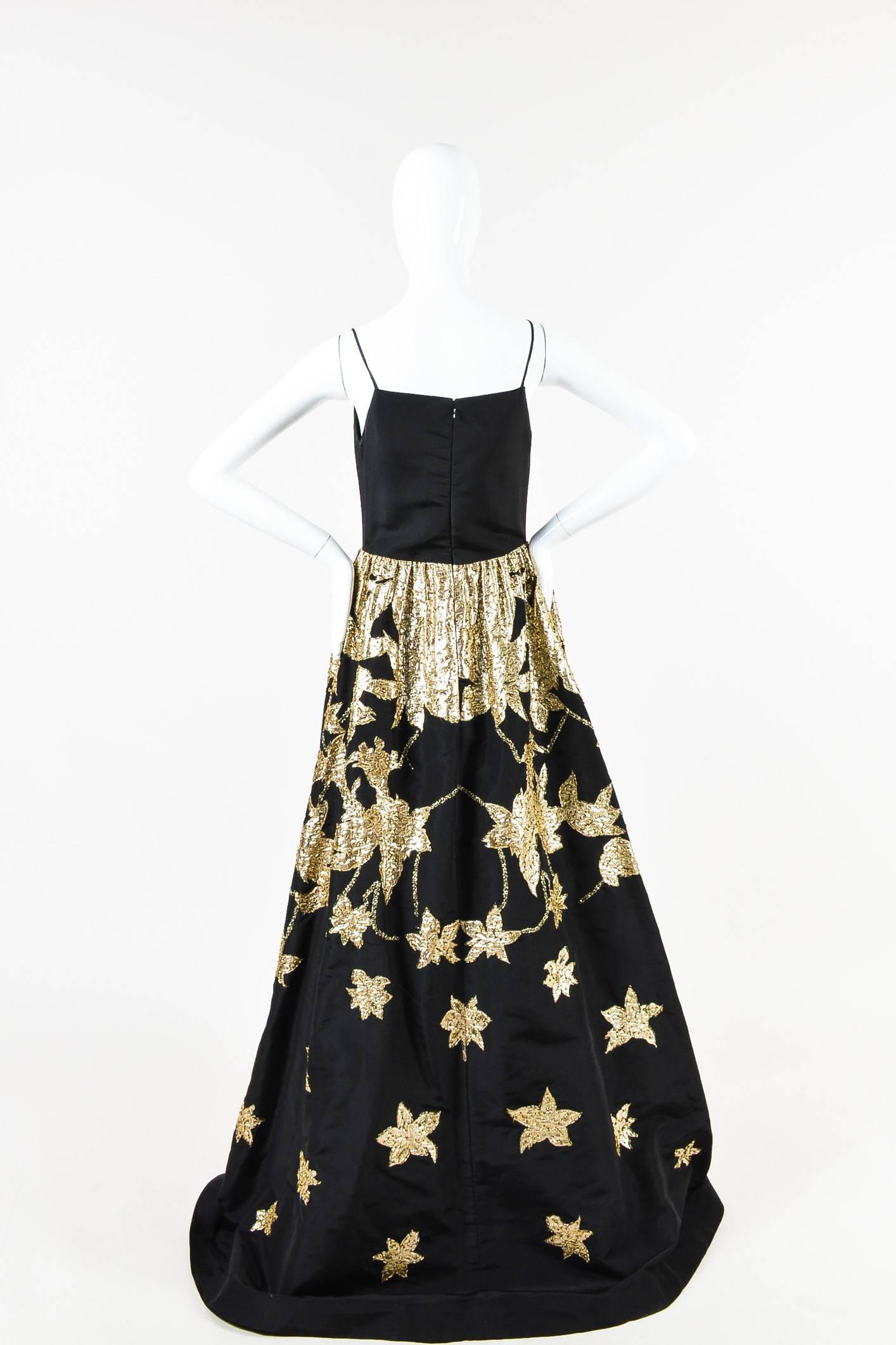 Oscar de la Renta F08 Black & Metallic Gold Silk Beaded Applique Gown Size 10 In Good Condition In Chicago, IL