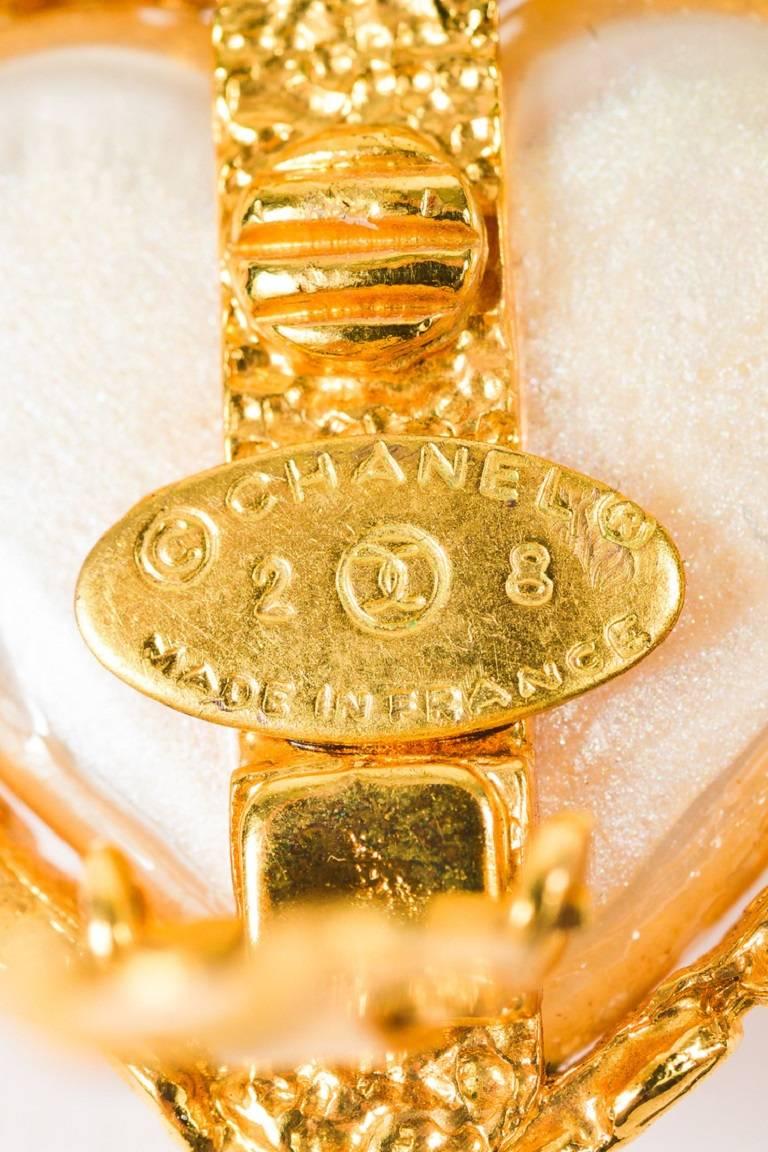 Women's or Men's Vintage Chanel Season 28 Gold Tone Faux Pearl Heart 'CC' Clip On Earrings For Sale