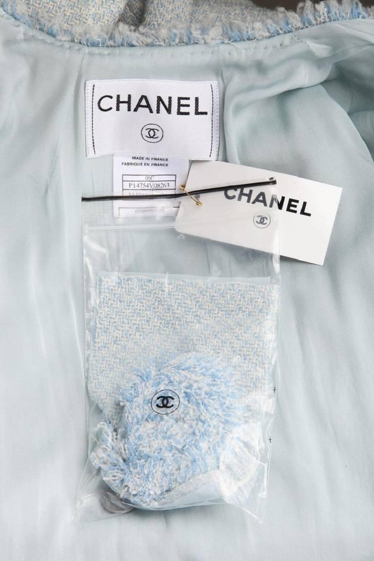 Chanel Classic Pale Blue Cream Knit Frayed Hem Blazer Jacket Size 40 For Sale 5