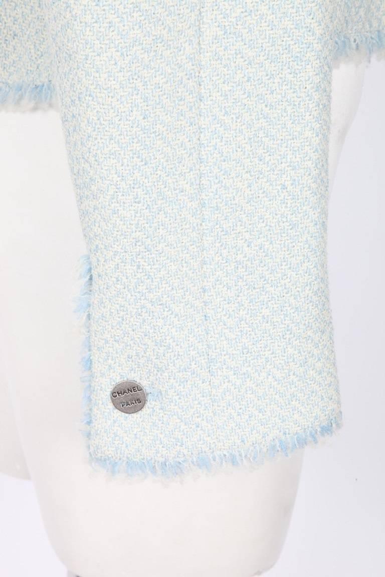 Chanel Classic Pale Blue Cream Knit Frayed Hem Blazer Jacket Size 40 For Sale 1