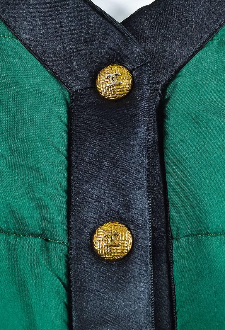 Vintage Chanel Black Green & Gold Tone Satin Trimmed 'CC' Button Coat In Good Condition For Sale In Chicago, IL