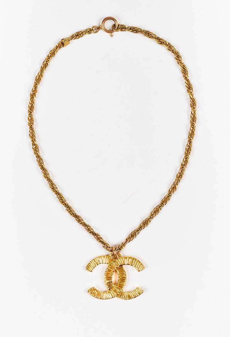 Color: Gold,
Made In: France
Fabric Content: Gold-Tone Metal
Item Specifics & Details: Vintage gold-tone metal chain link necklace from Chanel circa 1993 features a 'CC' pendant. Spring-ring closure. Comes with box.
Measurements*:
Total Length: