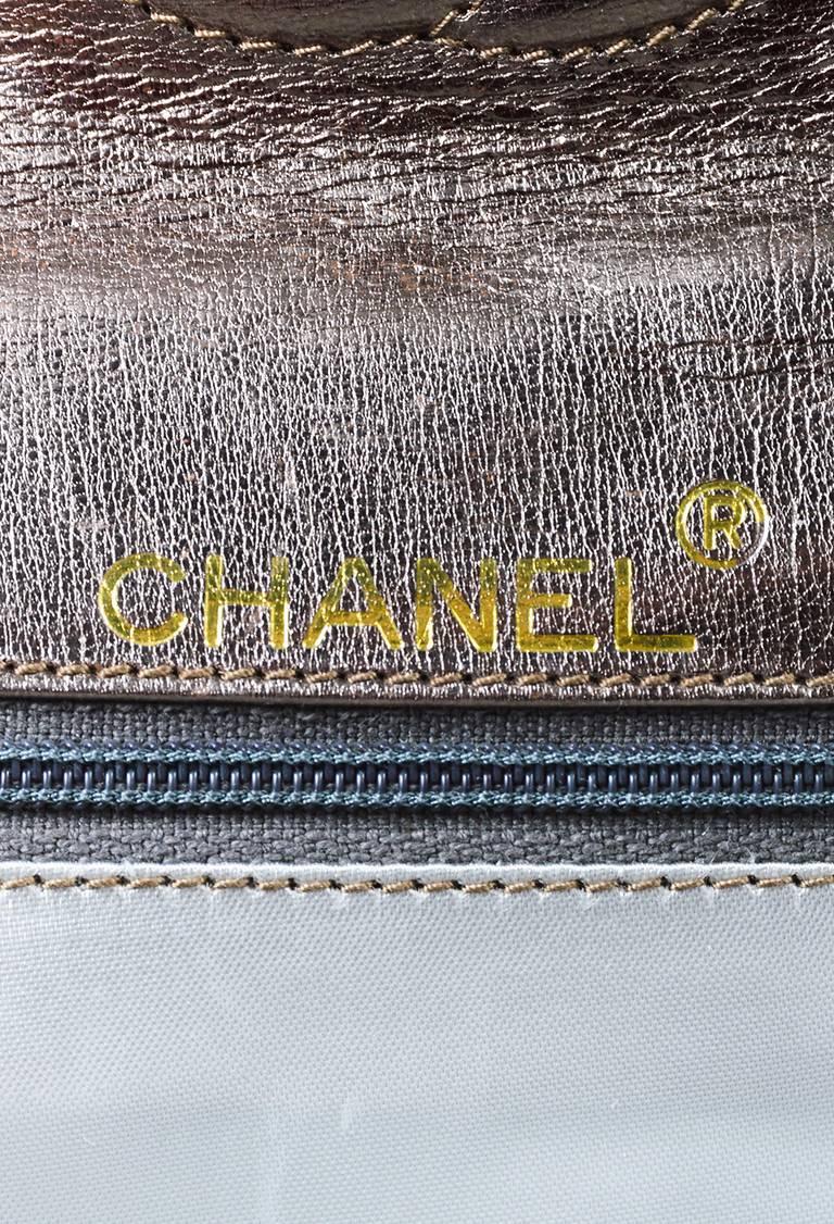 Chanel Vintage Metallic Gold Quilted Leather 'CC' Front Flap Clutch Bag For Sale 2