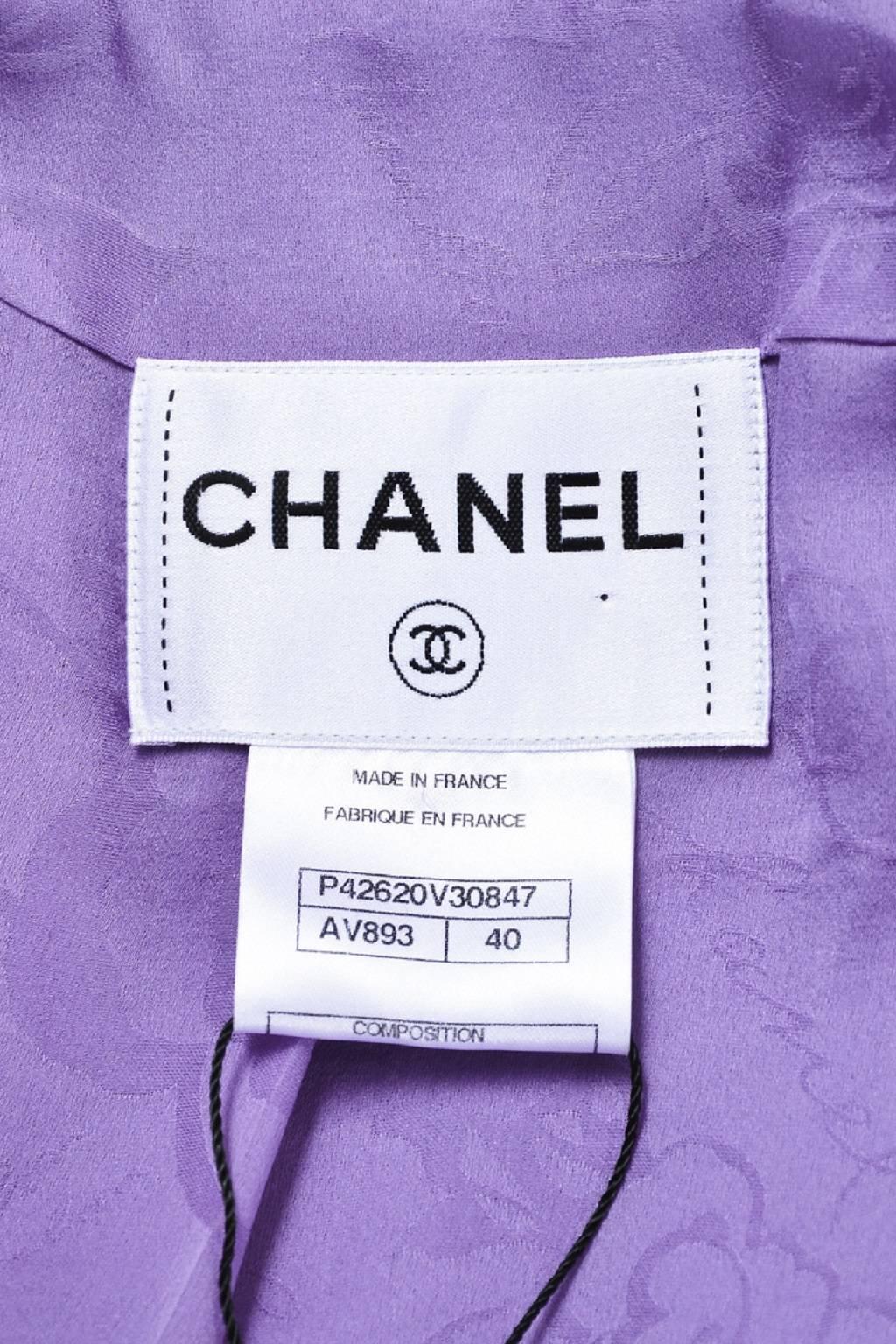 Chanel $4535 Lavender Purple Wool Boucle 'CC' Cabochon Button Jacket SZ 40 For Sale 1