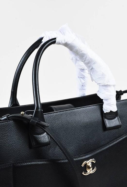 Fashion style Calfskin chanel shopping bag with door latch for woman Fashion week Calfskin chanel shopping bag with door latch for girls