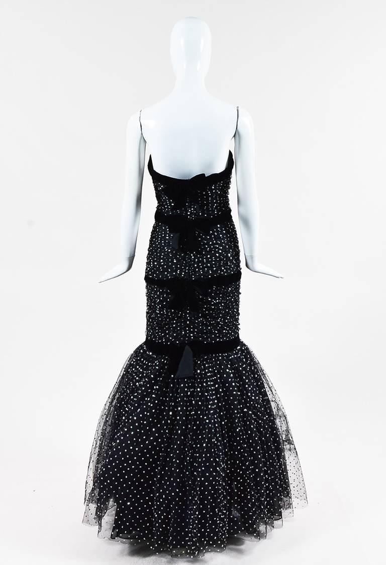 Oscar de la Renta Black Tulle & Velvet Glitter & Bow Embellished Gown SZ 8 In Excellent Condition For Sale In Chicago, IL
