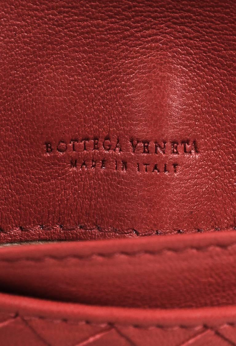 Bottega Veneta NWOT Red & Matte Gold Tone Intrecciato Leather Chained Coin Purse For Sale 1
