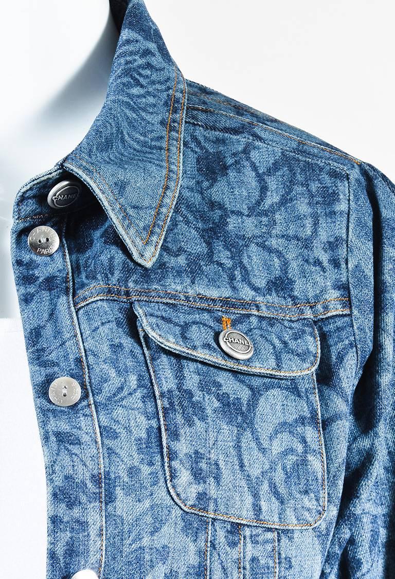 Chanel Blue Denim Floral Print Darted Button Up SS Jacket SZ 40 In Excellent Condition For Sale In Chicago, IL