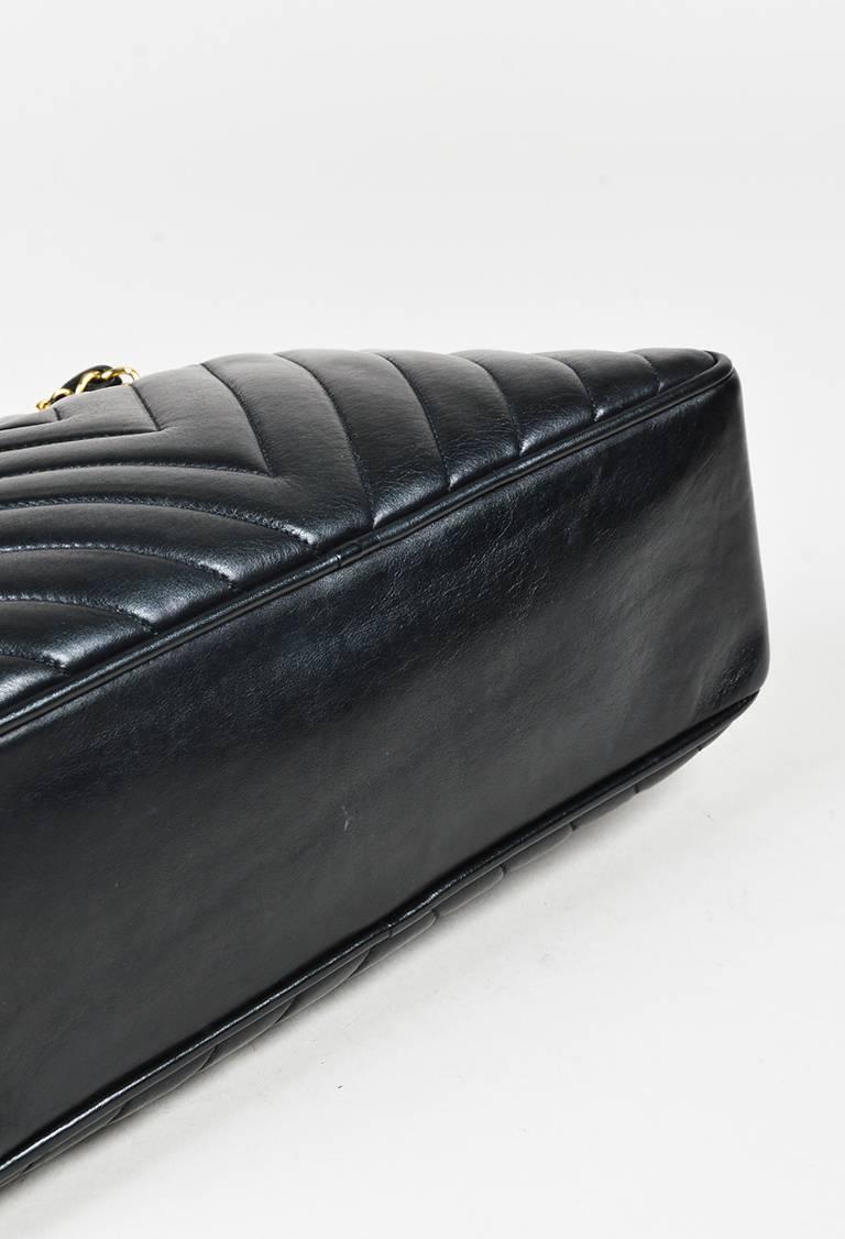 VINTAGE Chanel Black Lambskin Leather Chevron Quilted Shoulder Bag In Good Condition For Sale In Chicago, IL