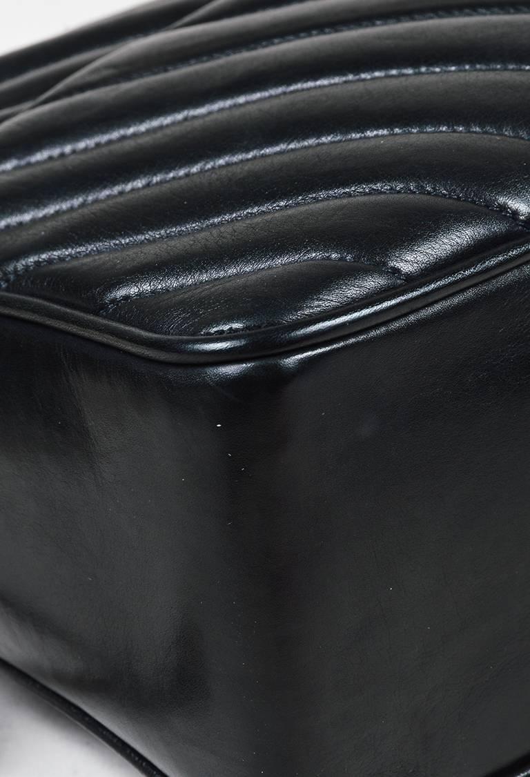 Women's VINTAGE Chanel Black Lambskin Leather Chevron Quilted Shoulder Bag For Sale