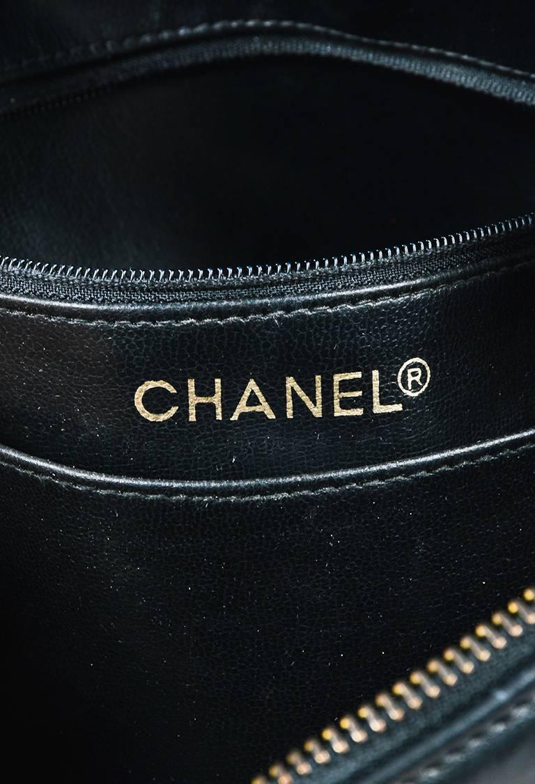 VINTAGE Chanel Black Lambskin Leather Chevron Quilted Shoulder Bag For Sale 3